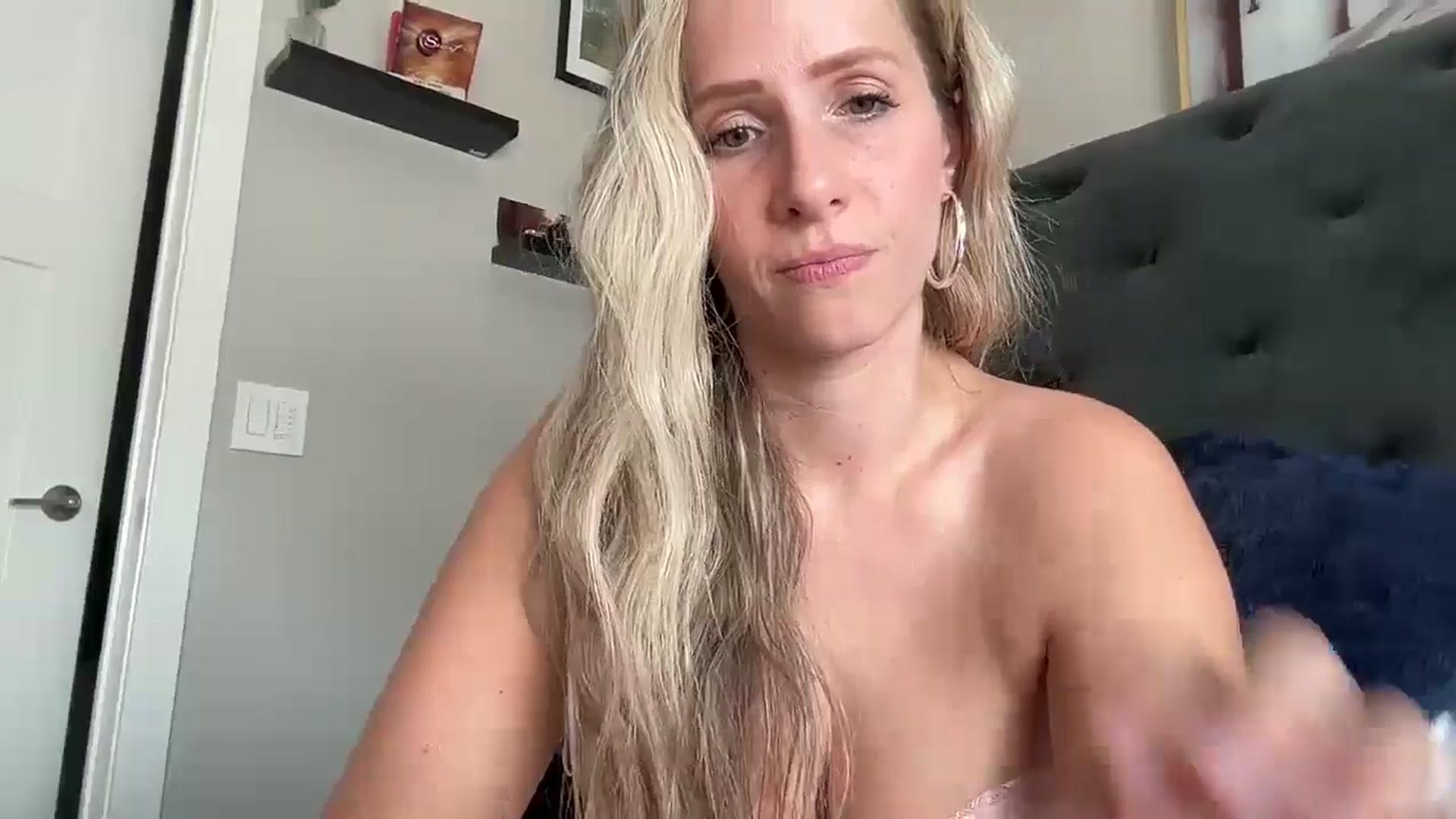 Gallery image thumbnail from Lucylux1's myfreecams stream on, 09/02/2024, 19:38 image 20 of 20