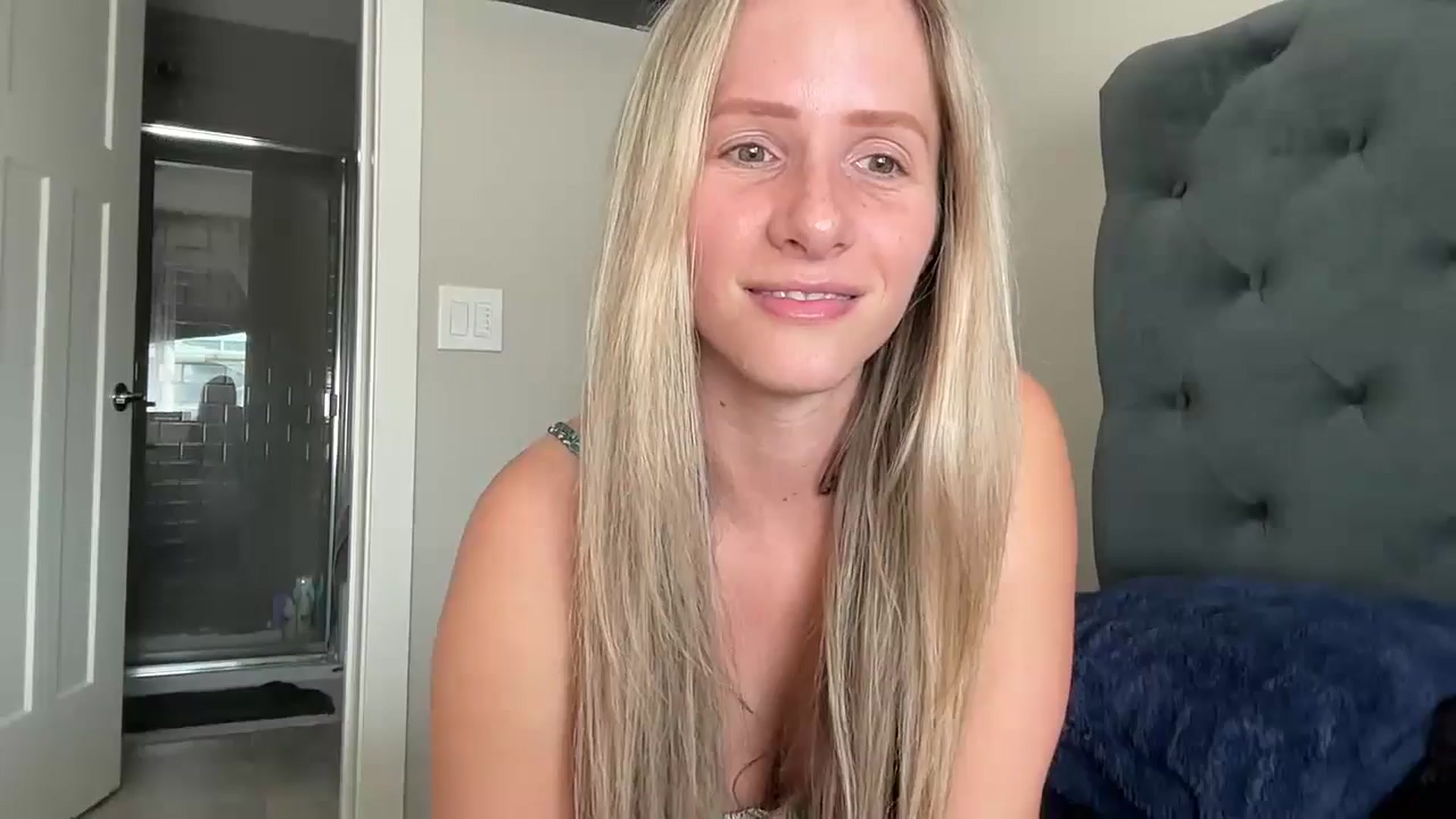 Gallery image thumbnail from Lucylux1's myfreecams stream on, 09/06/2024, 19:02 image 10 of 20