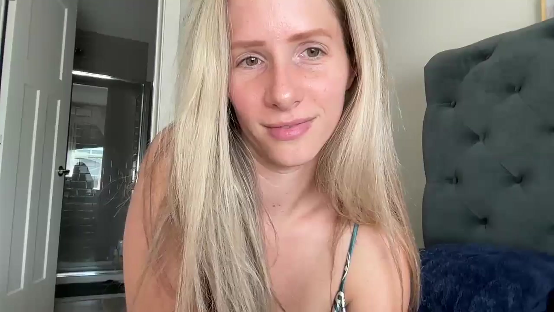 Gallery image thumbnail from Lucylux1's myfreecams stream on, 09/06/2024, 19:02 image 8 of 20