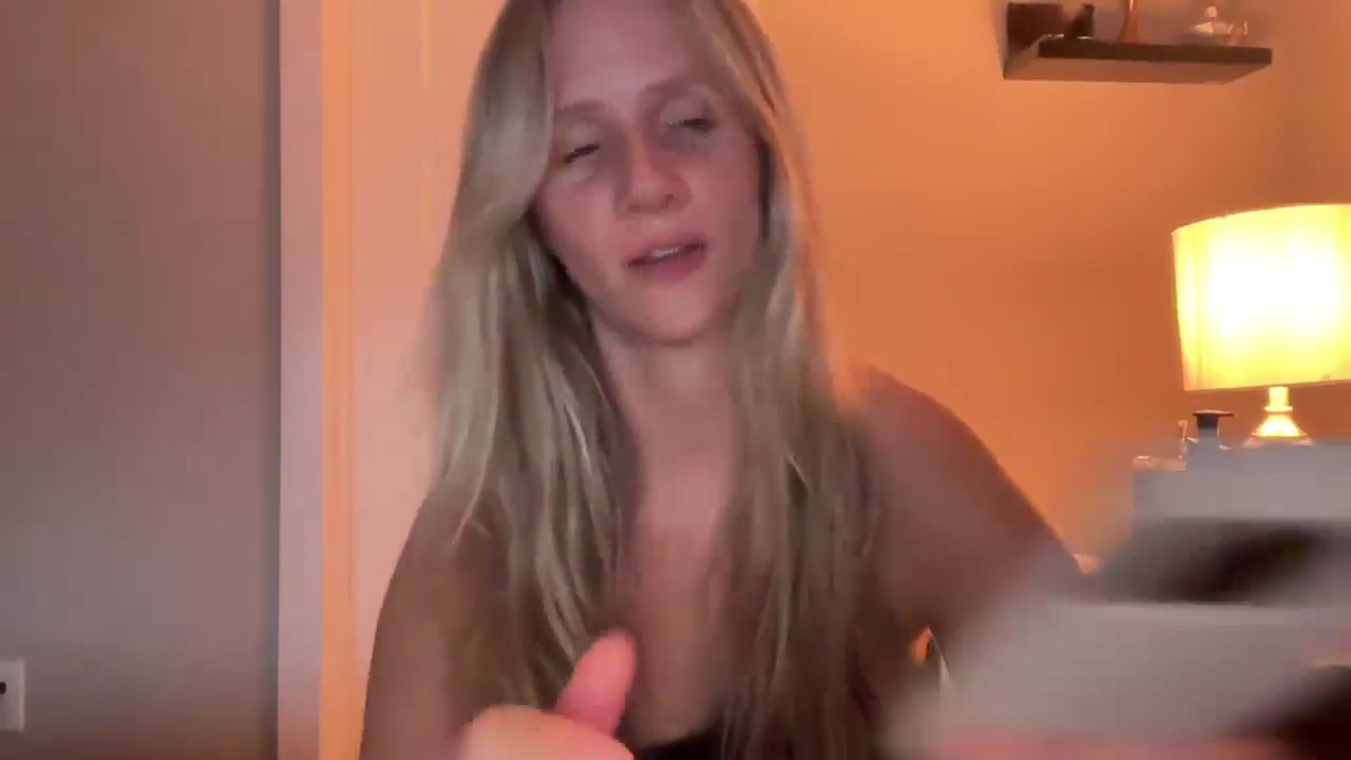 Gallery image thumbnail from Lucylux1's myfreecams stream on, 09/09/2024, 02:12 image 15 of 20