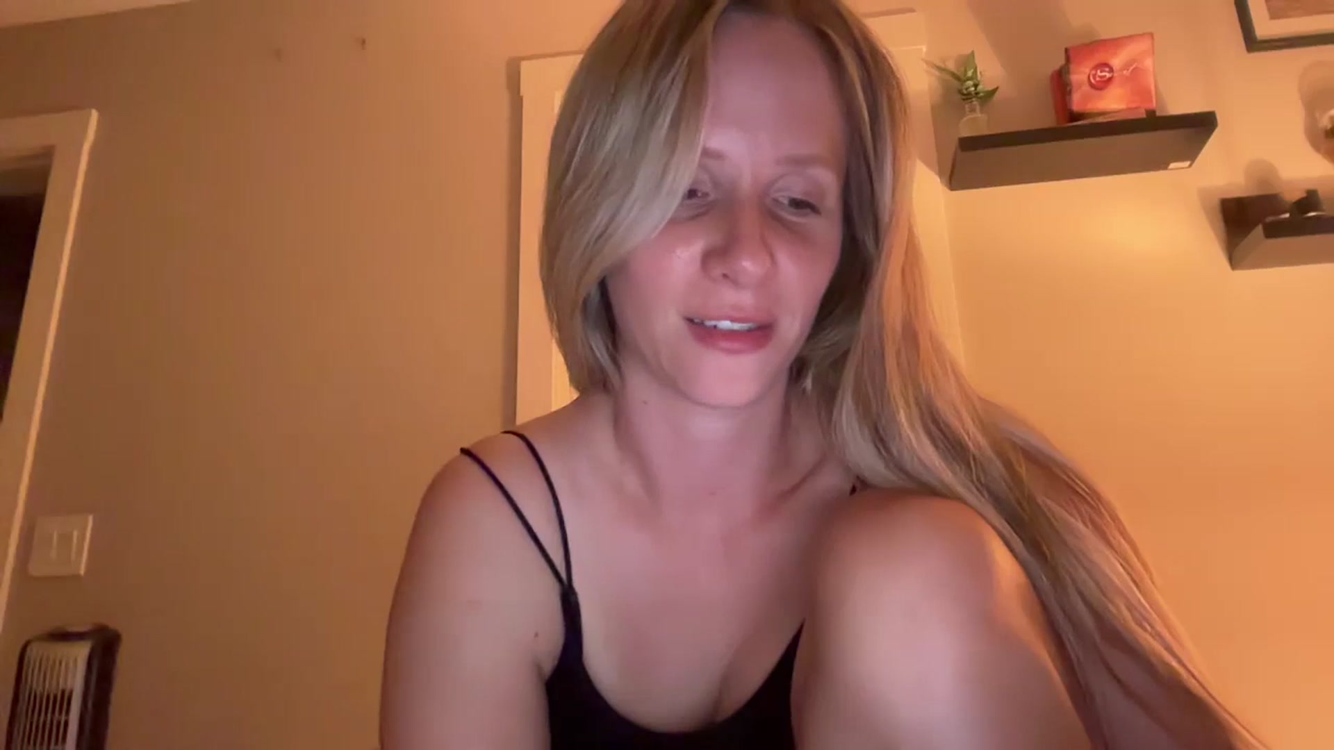 Gallery image thumbnail from Lucylux1's myfreecams stream on, 09/09/2024, 03:16 image 4 of 20