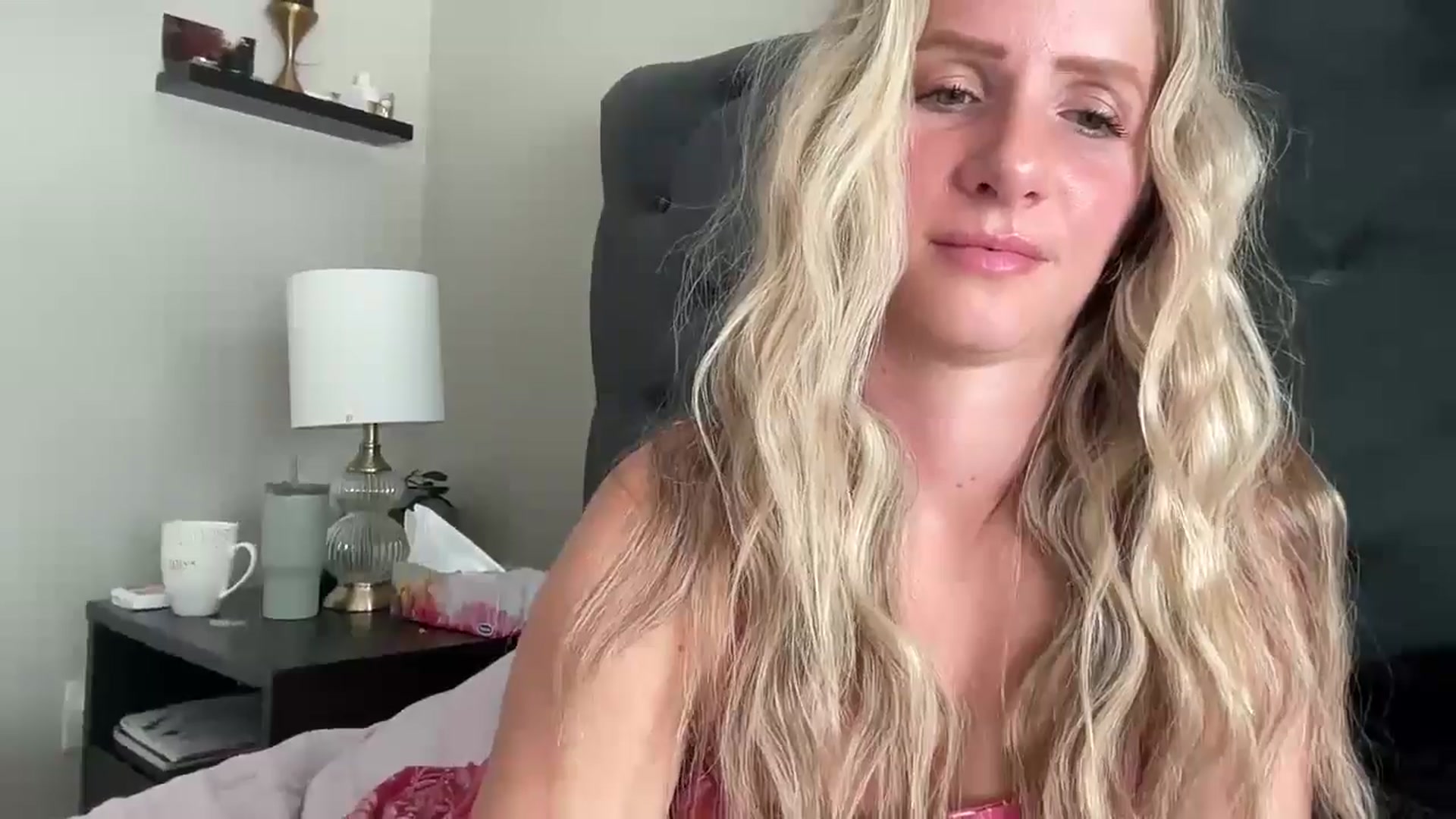 Gallery image thumbnail from Lucylux1's myfreecams stream on, 09/09/2024, 17:25 image 14 of 20
