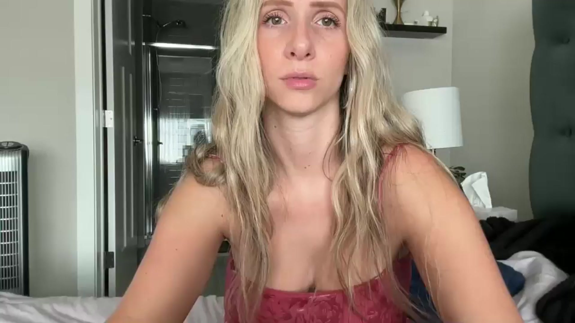 Gallery image thumbnail from Lucylux1's myfreecams stream on, 09/10/2024, 17:14 image 1 of 20