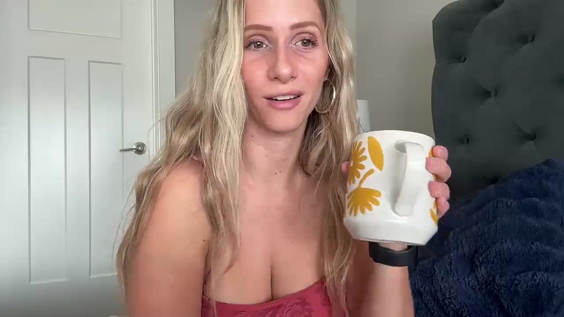 Gallery image thumbnail from Lucylux1's myfreecams stream on, 09/10/2024, 17:14 image 13 of 20