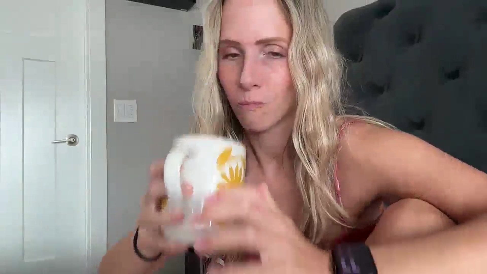 Gallery image thumbnail from Lucylux1's myfreecams stream on, 09/10/2024, 17:14 image 19 of 20
