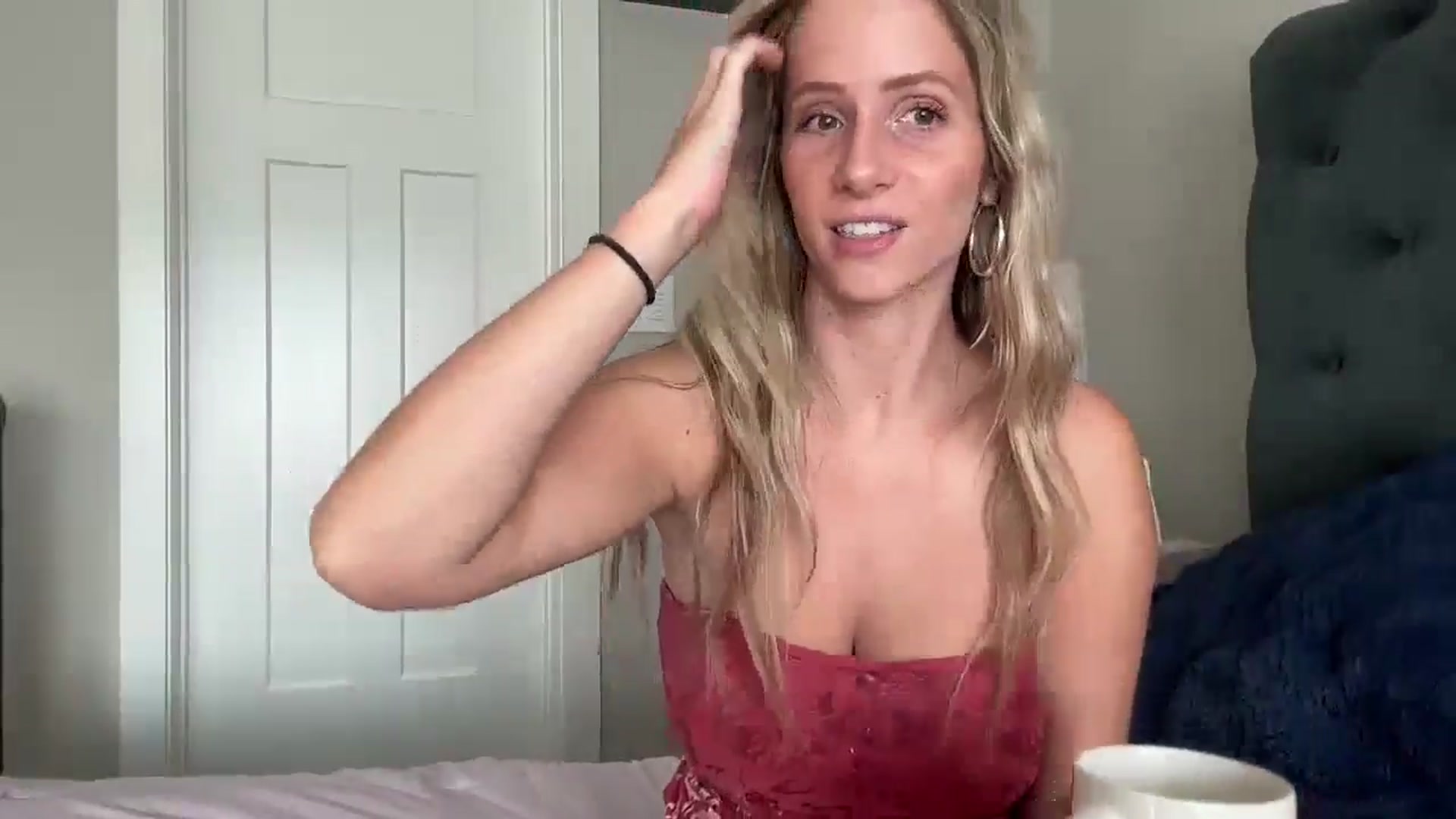 Gallery image thumbnail from Lucylux1's myfreecams stream on, 09/10/2024, 17:14 image 7 of 20
