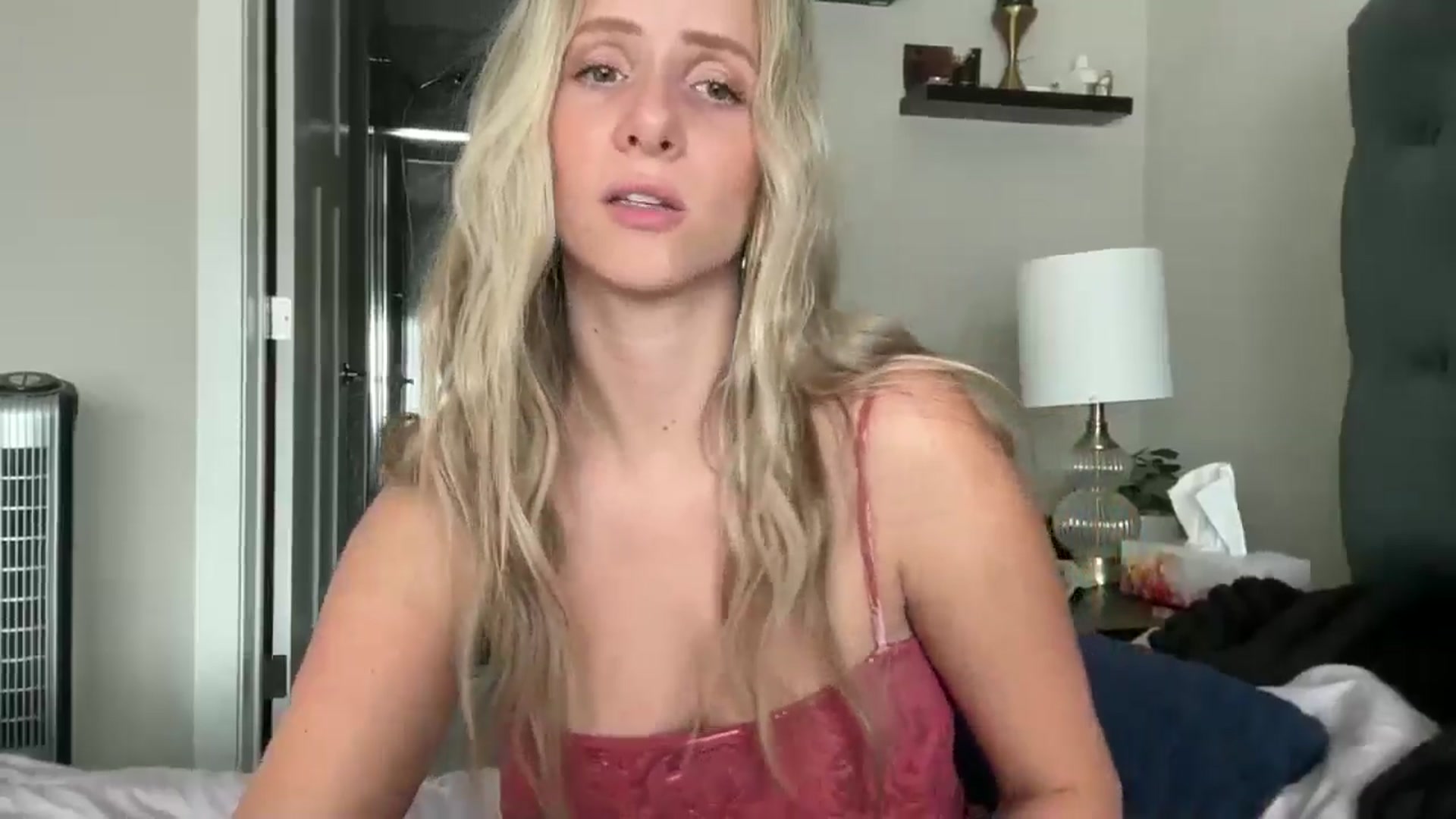 Gallery image thumbnail from Lucylux1's myfreecams stream on, 09/10/2024, 17:14 image 2 of 20
