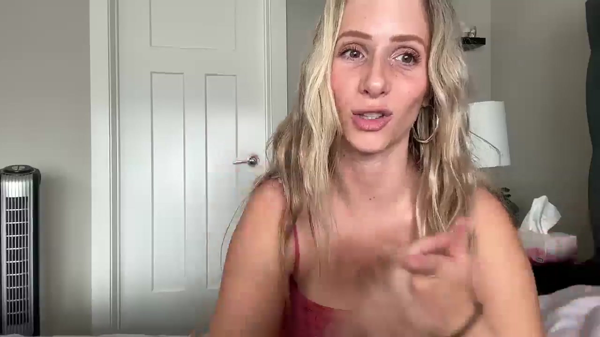 Gallery image thumbnail from Lucylux1's myfreecams stream on, 09/10/2024, 19:02 image 3 of 20