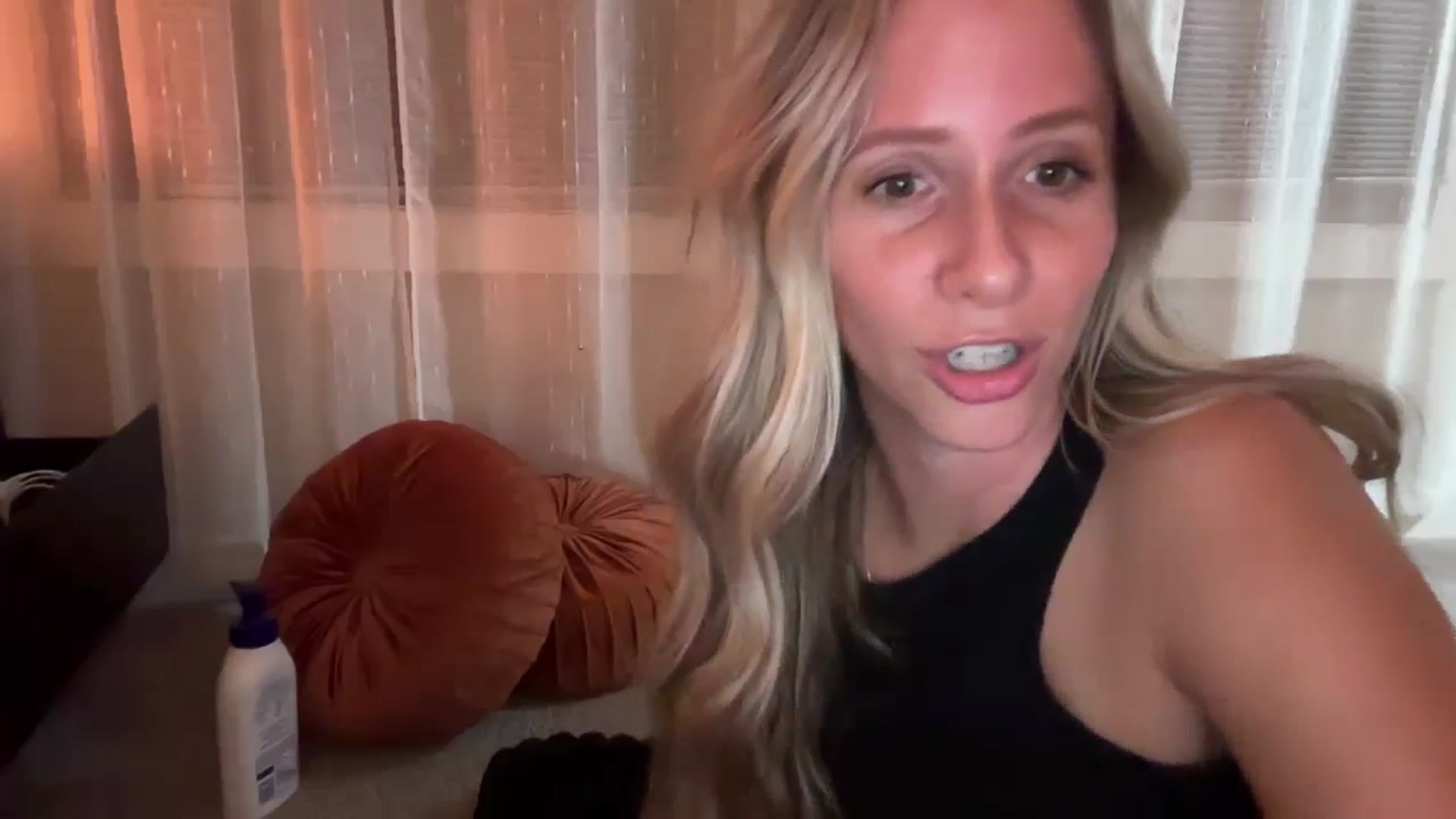 Gallery image thumbnail from Lucylux1's myfreecams stream on, 09/16/2024, 03:48 image 15 of 20