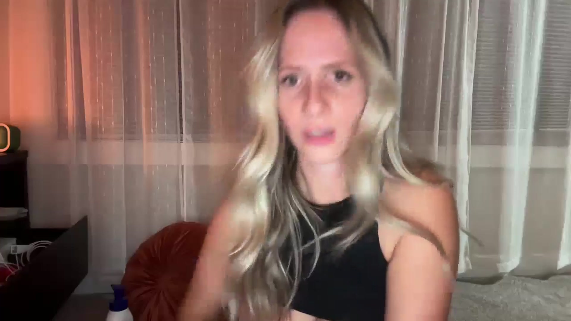 Gallery image thumbnail from Lucylux1's myfreecams stream on, 09/16/2024, 03:48 image 16 of 20