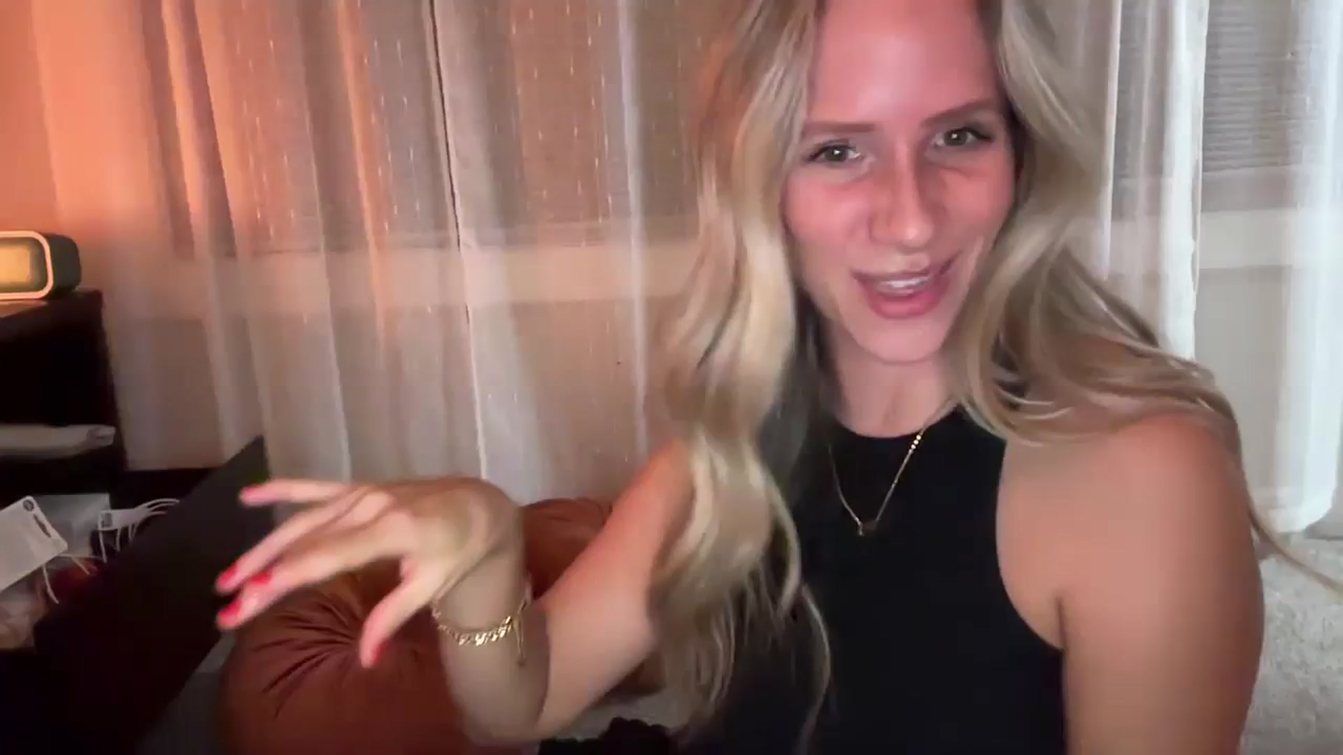 Gallery image thumbnail from Lucylux1's myfreecams stream on, 09/16/2024, 03:48 image 1 of 20
