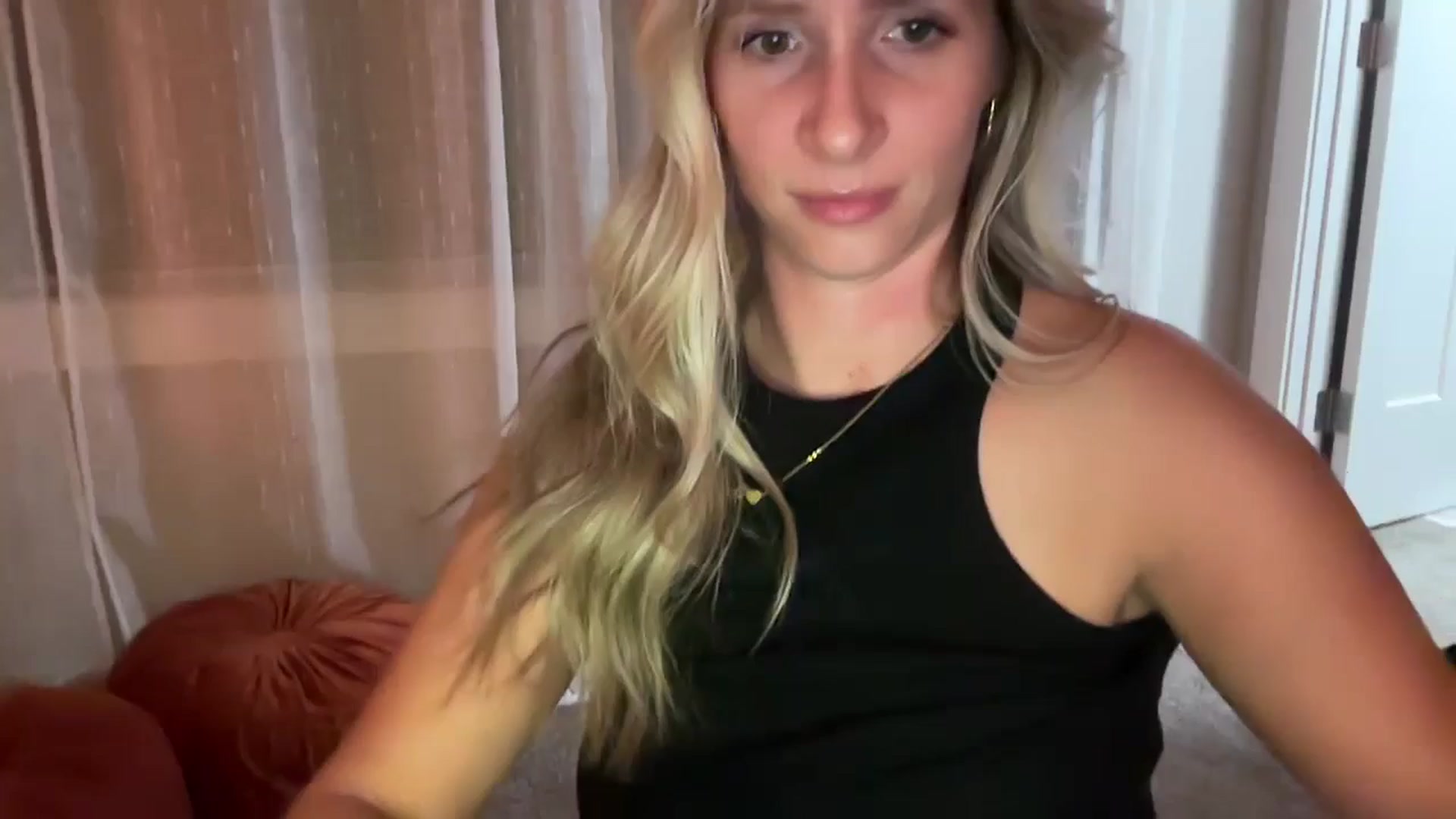 Gallery image thumbnail from Lucylux1's myfreecams stream on, 09/16/2024, 03:48 image 5 of 20