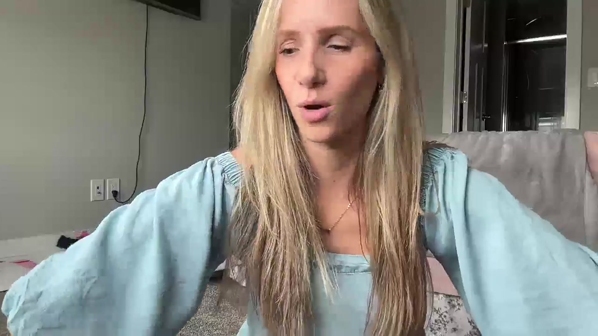 Gallery image thumbnail from Lucylux1's myfreecams stream on, 09/22/2024, 22:08 image 17 of 20