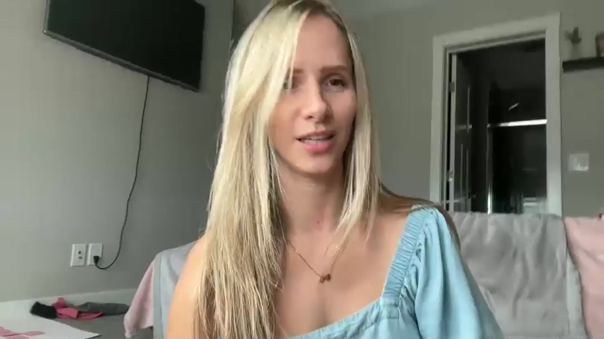Gallery image thumbnail from Lucylux1's myfreecams stream on, 09/22/2024, 22:08 image 1 of 20