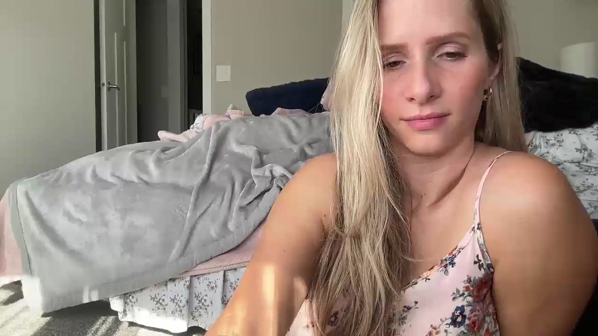 Gallery image thumbnail from Lucylux1's myfreecams stream on, 09/23/2024, 17:54 image 5 of 20