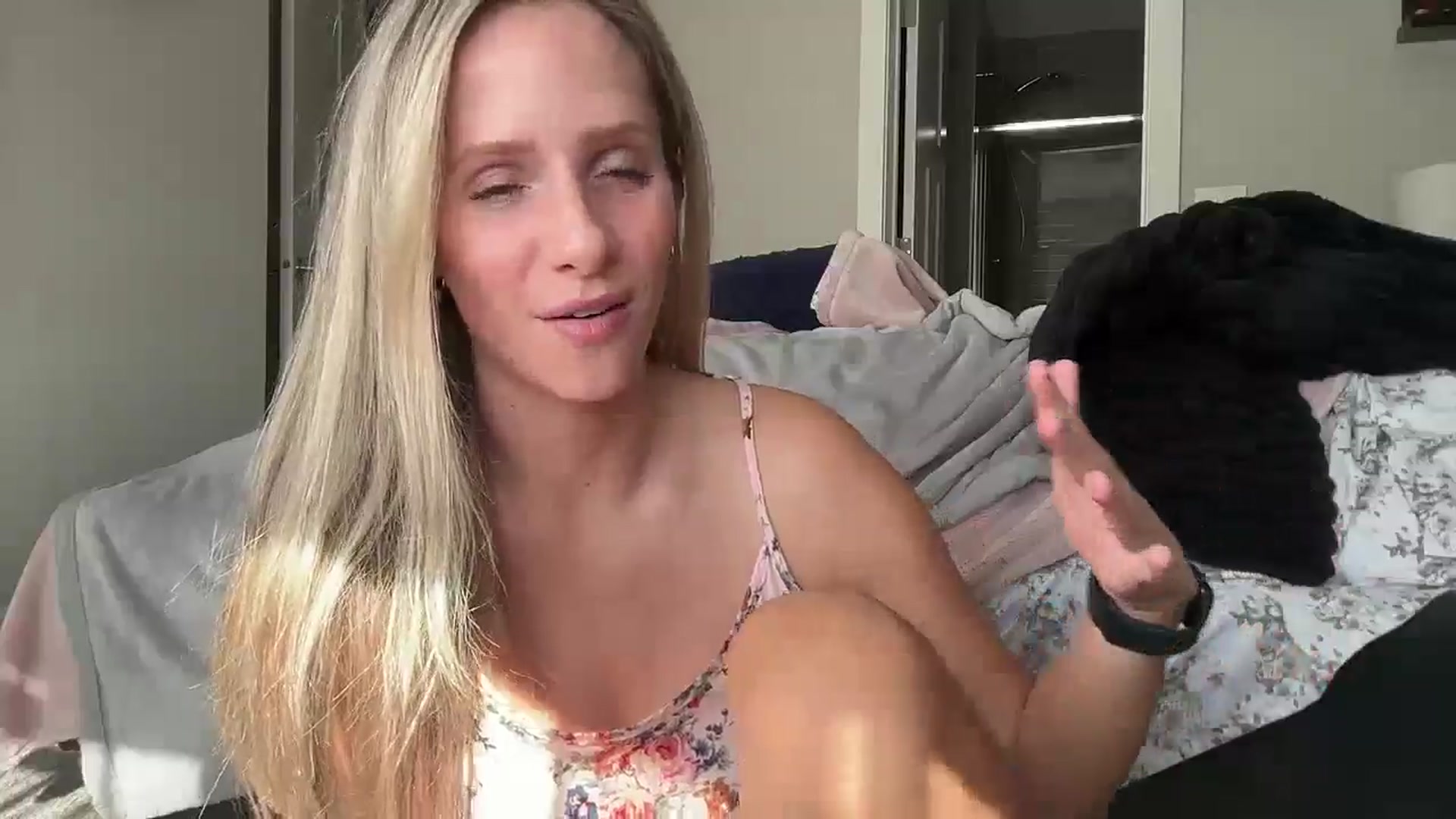 Gallery image thumbnail from Lucylux1's myfreecams stream on, 09/23/2024, 17:54 image 15 of 20