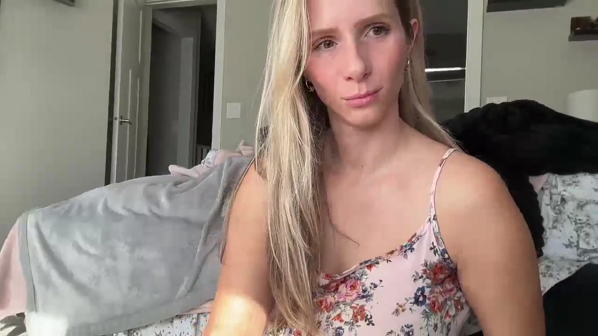 Gallery image thumbnail from Lucylux1's myfreecams stream on, 09/23/2024, 17:54 image 12 of 20