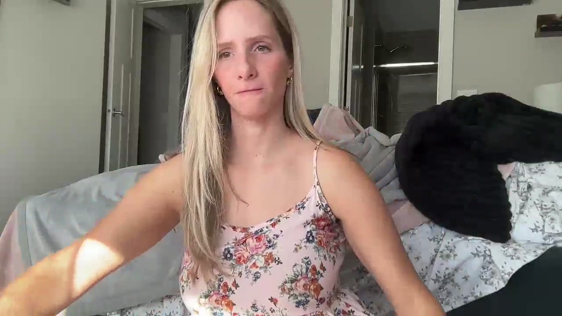 Gallery image thumbnail from Lucylux1's myfreecams stream on, 09/23/2024, 17:54 image 13 of 20