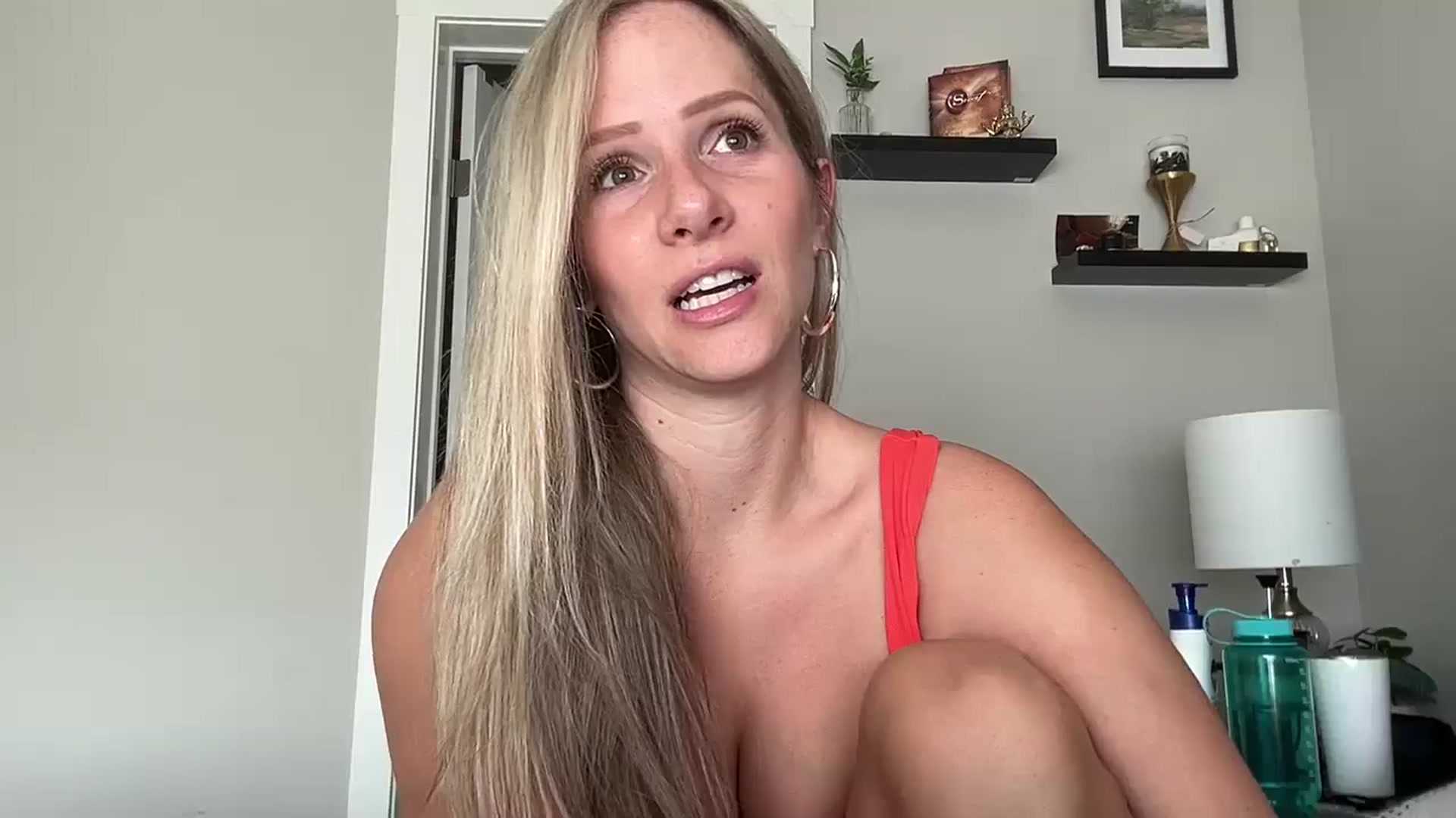 Gallery image thumbnail from Lucylux1's myfreecams stream on, 10/14/2024, 18:32 image 3 of 20
