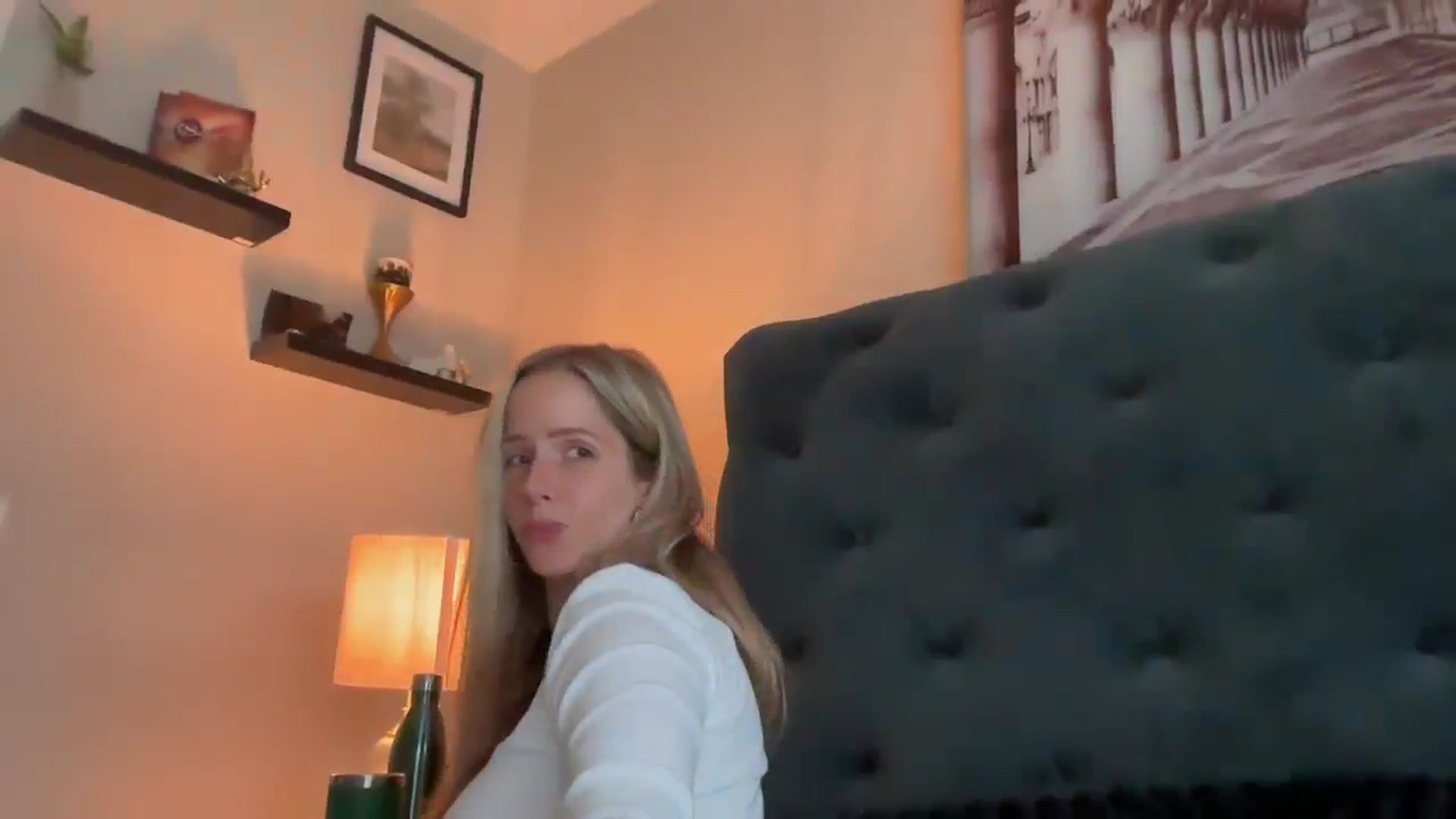 Gallery image thumbnail from Lucylux1's myfreecams stream on, 10/21/2024, 17:45 image 13 of 20