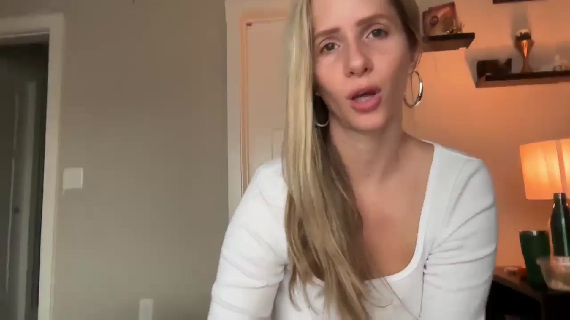 Gallery image thumbnail from Lucylux1's myfreecams stream on, 10/21/2024, 17:45 image 15 of 20