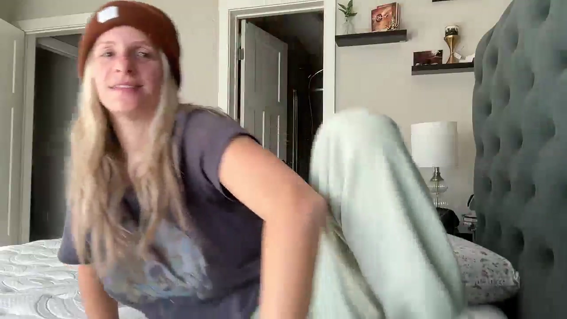 Gallery image thumbnail from Lucylux1's myfreecams stream on, 10/23/2024, 16:49 image 10 of 20
