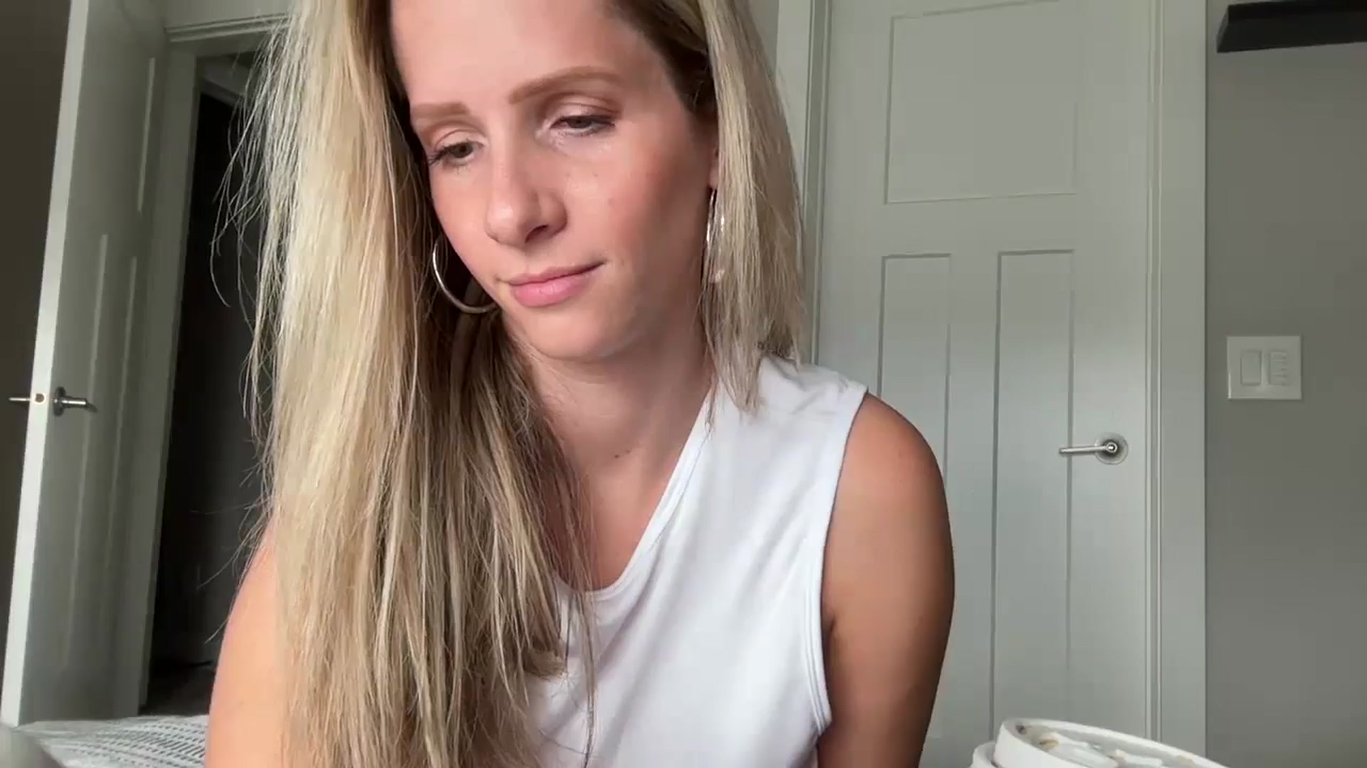 Gallery image thumbnail from Lucylux1's myfreecams stream on, 10/28/2024, 19:38 image 7 of 20