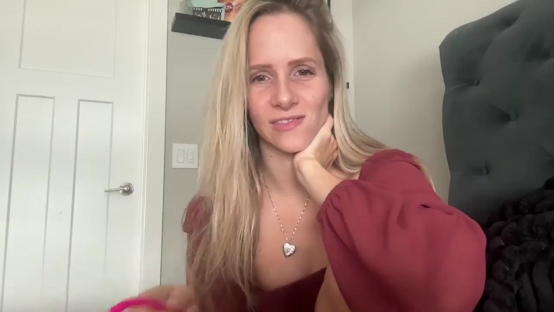 Gallery image thumbnail from Lucylux1's myfreecams stream on, 11/20/2024, 19:06 image 15 of 20