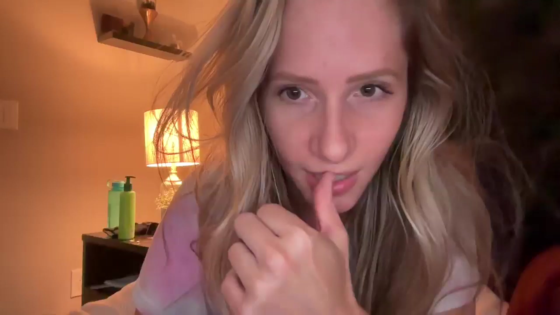 Gallery image thumbnail from Lucylux1's myfreecams stream on, 11/25/2024, 04:04 image 17 of 20
