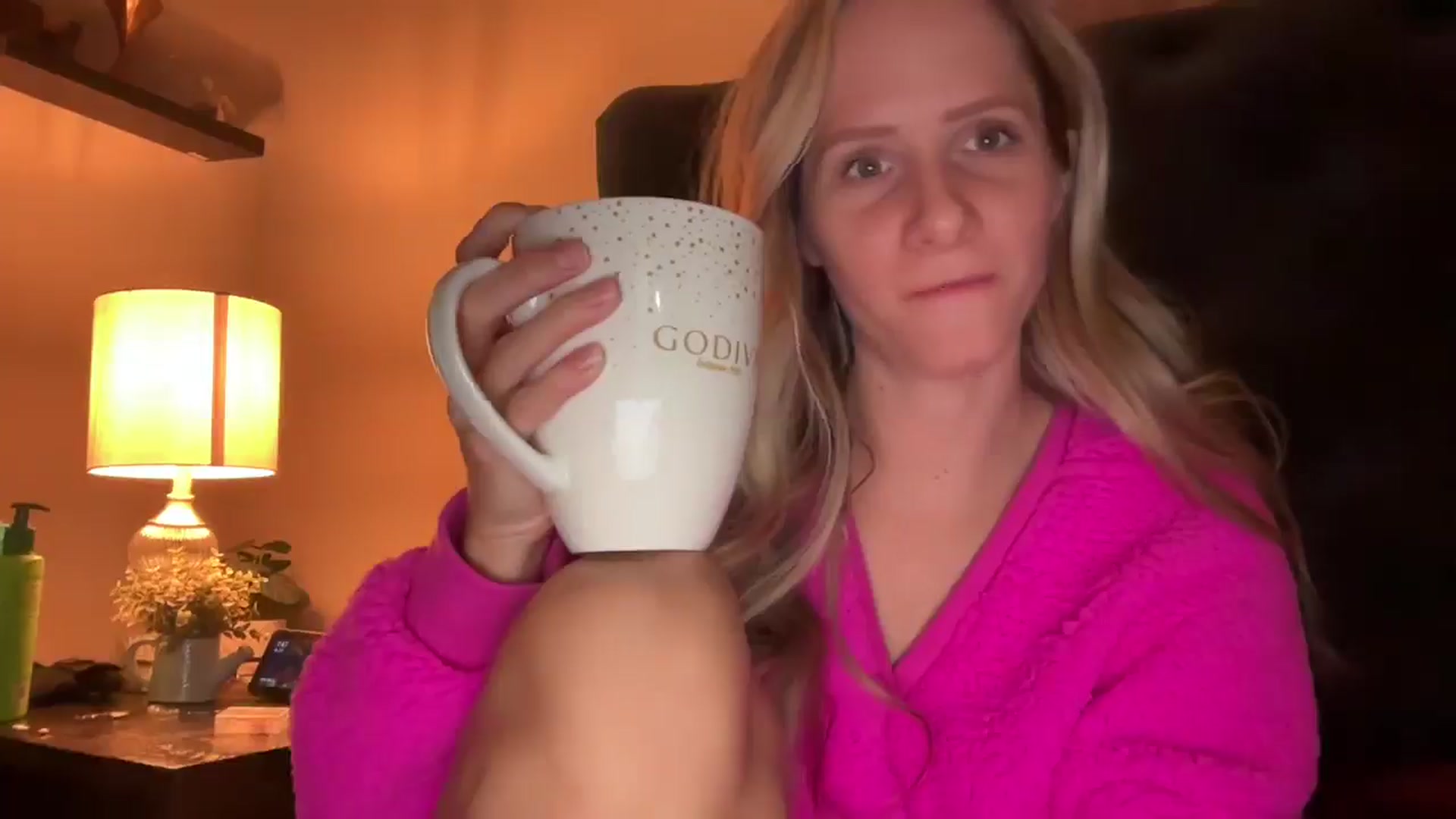Gallery image thumbnail from Lucylux1's myfreecams stream on, 11/25/2024, 04:04 image 2 of 20