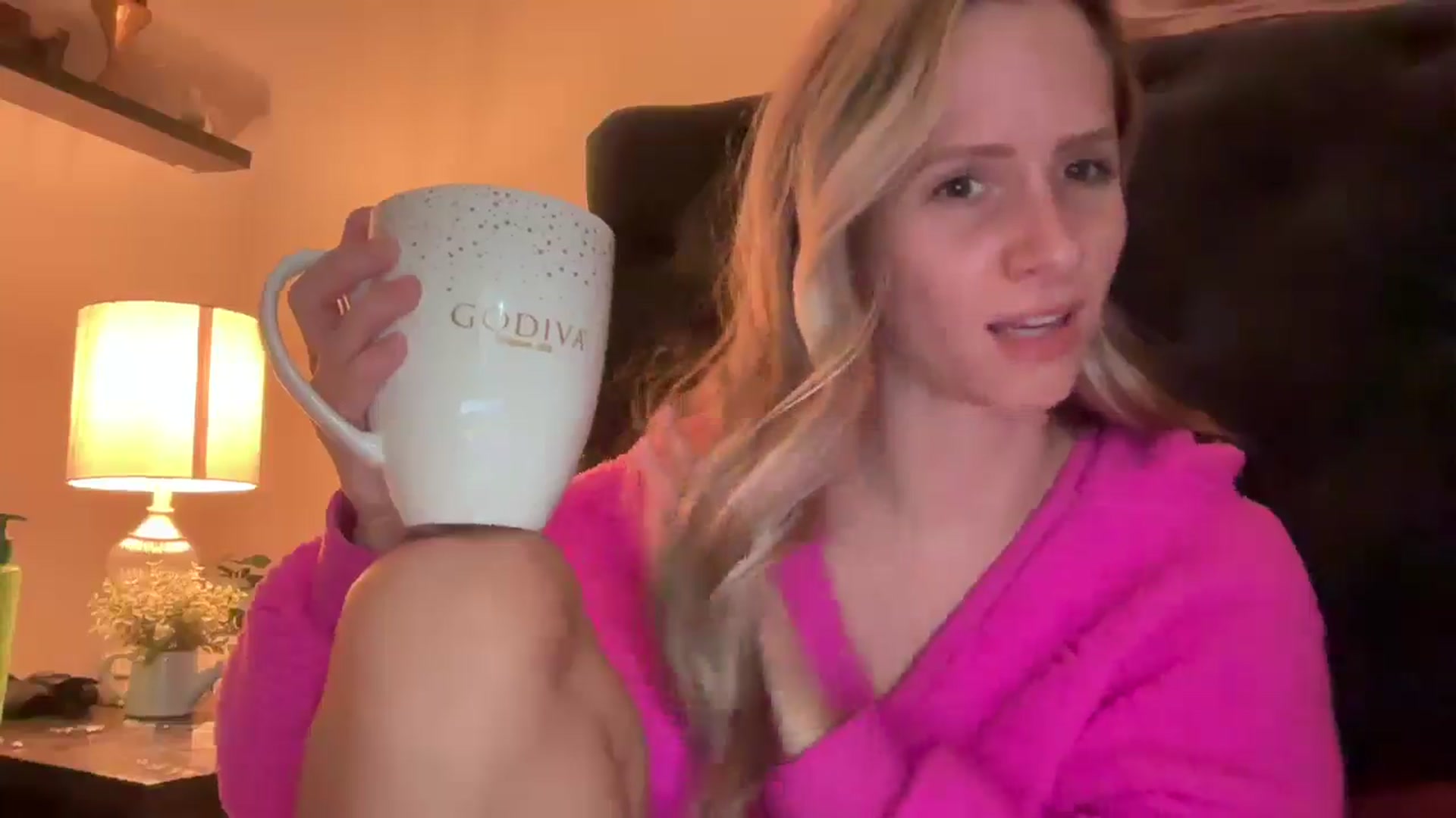 Gallery image thumbnail from Lucylux1's myfreecams stream on, 11/25/2024, 04:04 image 3 of 20