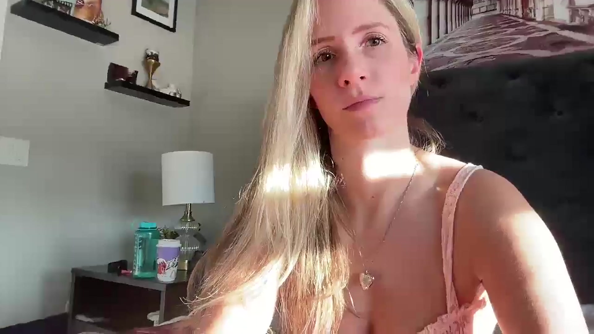 Gallery image thumbnail from Lucylux1's myfreecams stream on, 12/10/2024, 18:28 image 10 of 20