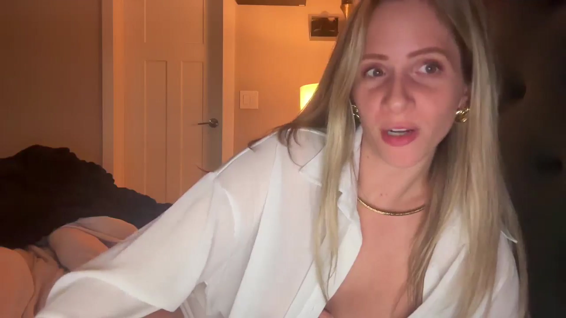 Gallery image thumbnail from Lucylux1's myfreecams stream on, 12/16/2024, 23:15 image 14 of 20