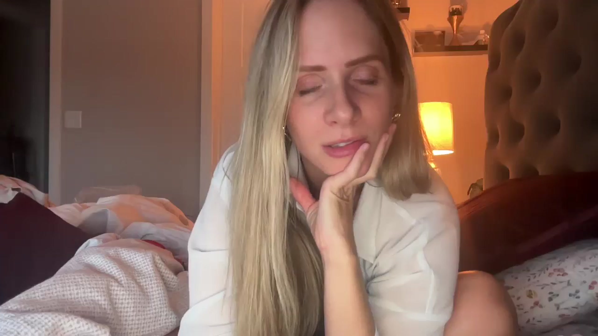 Gallery image thumbnail from Lucylux1's myfreecams stream on, 12/16/2024, 23:15 image 5 of 20