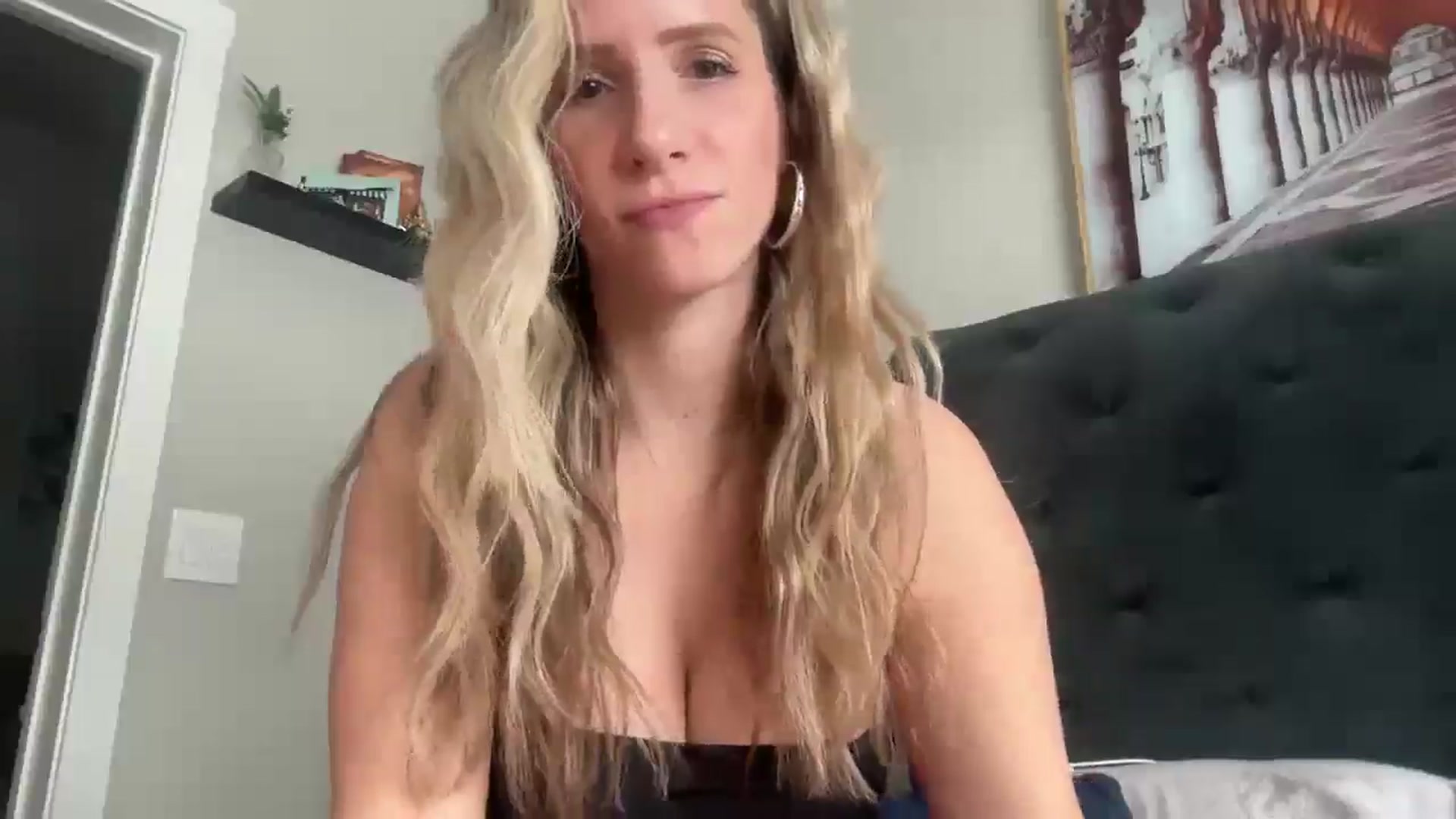 Gallery image thumbnail from Lucylux1's myfreecams stream on, 12/31/2024, 18:48 image 14 of 20