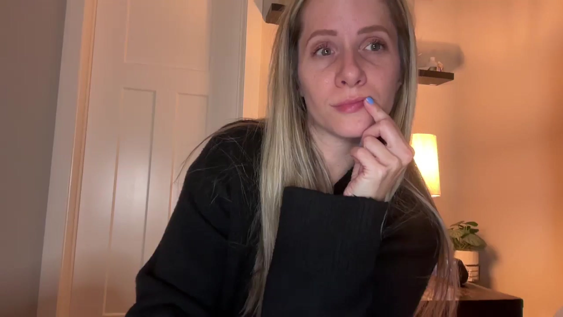 Gallery image thumbnail from Lucylux1's myfreecams stream on, 01/03/2025, 03:20 image 15 of 20