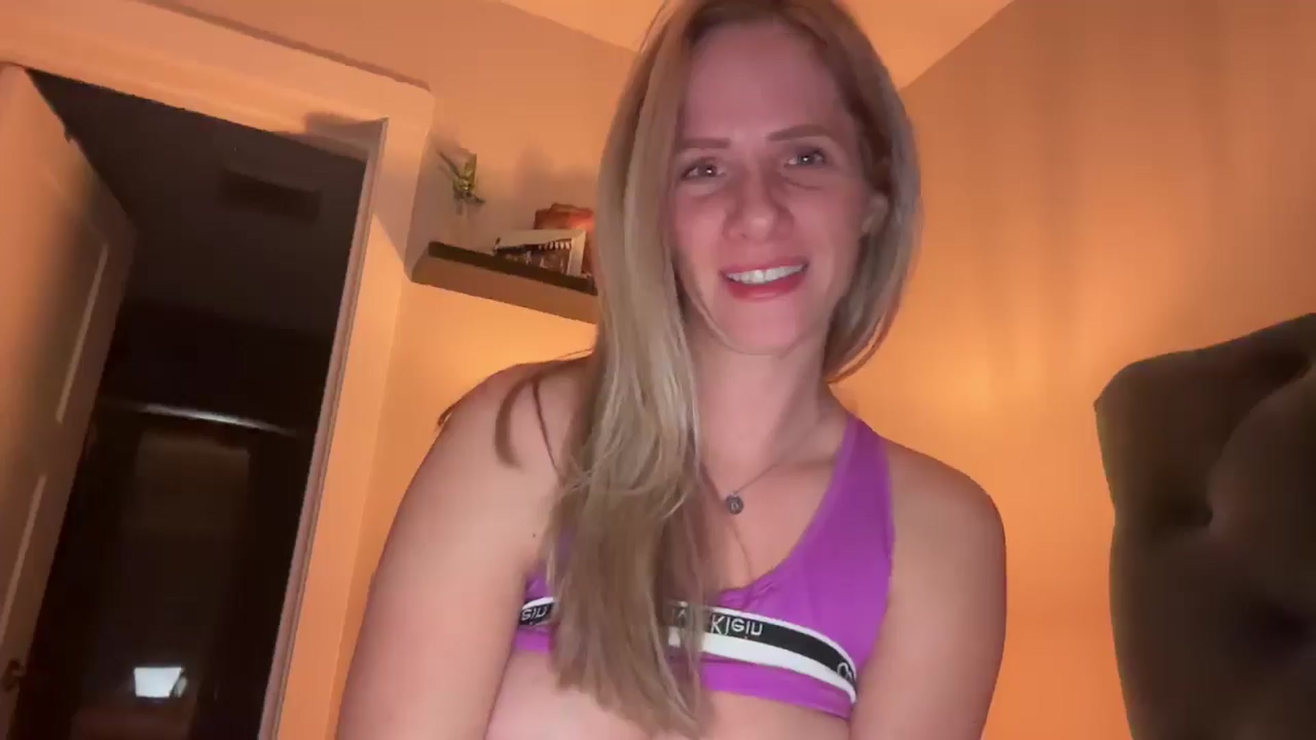 Gallery image thumbnail from Lucylux1's myfreecams stream on, 01/16/2025, 04:25 image 16 of 20
