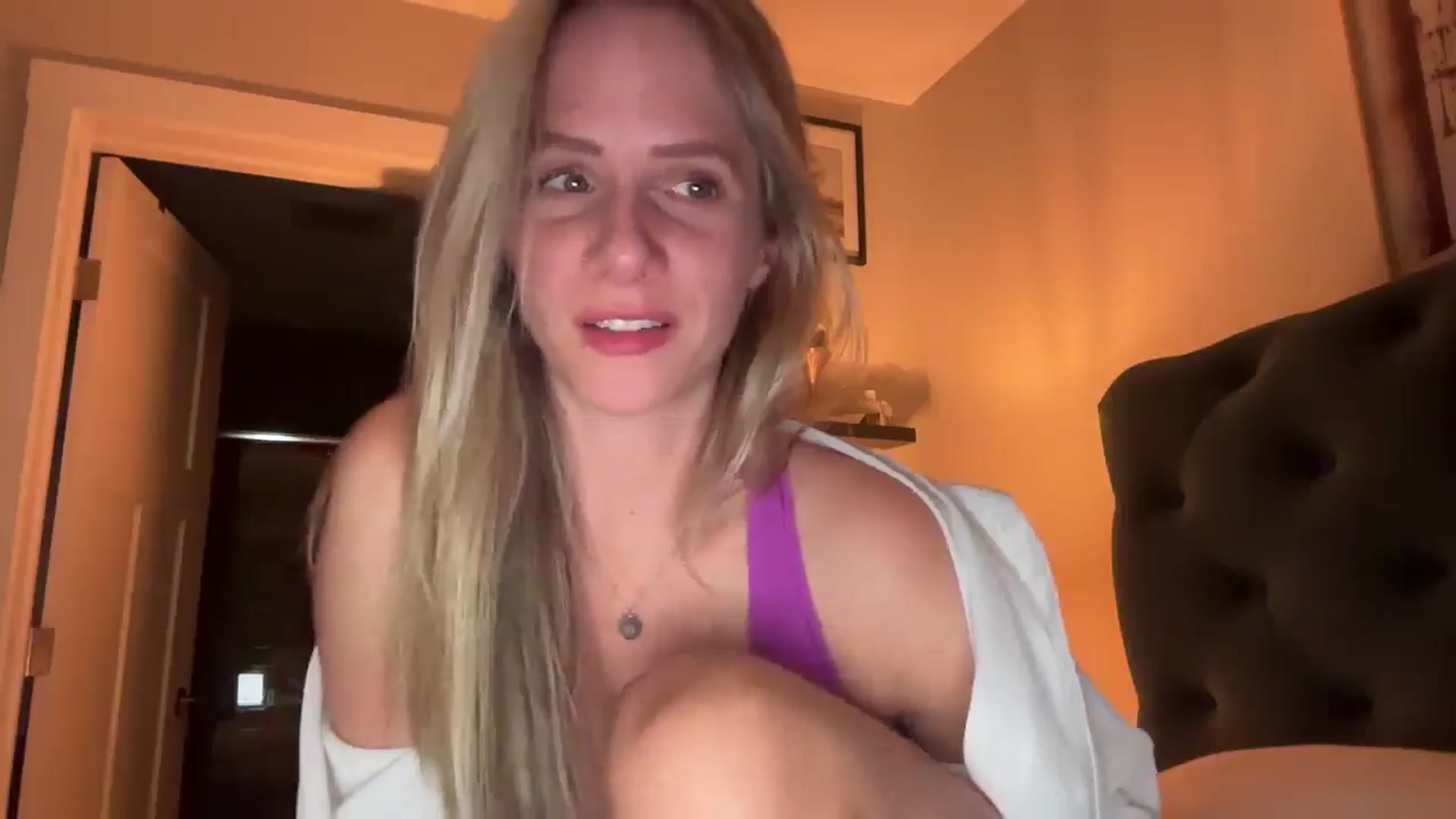 Gallery image thumbnail from Lucylux1's myfreecams stream on, 01/16/2025, 04:25 image 3 of 20
