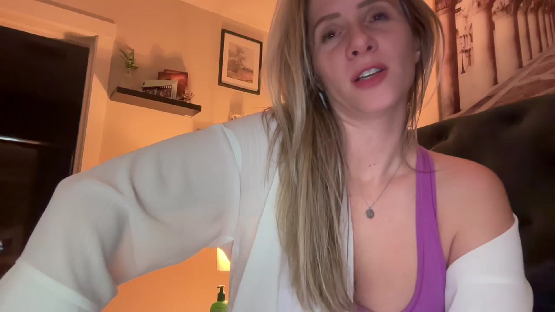 Gallery image thumbnail from Lucylux1's myfreecams stream on, 01/16/2025, 04:25 image 2 of 20