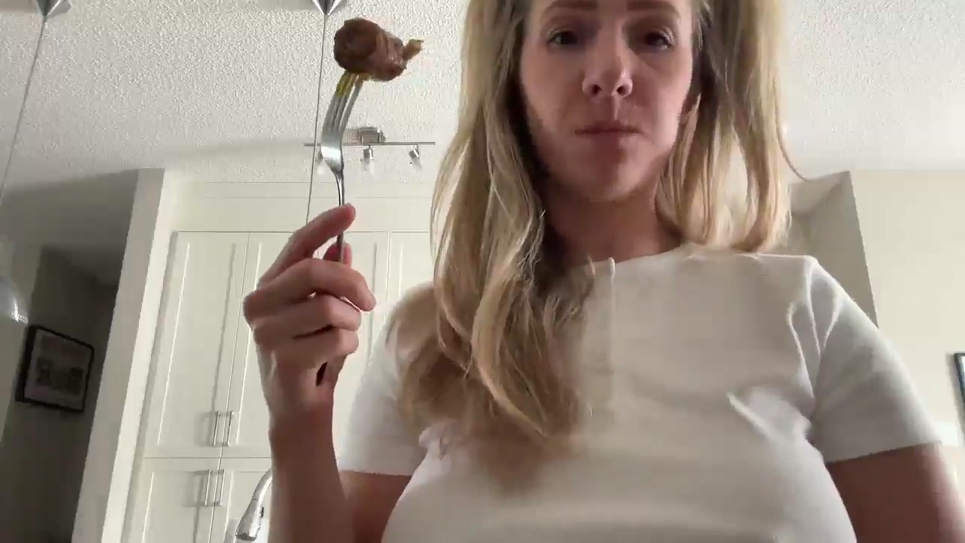 Gallery image thumbnail from Lucylux1's myfreecams stream on, 02/13/2025, 19:16 image 15 of 20