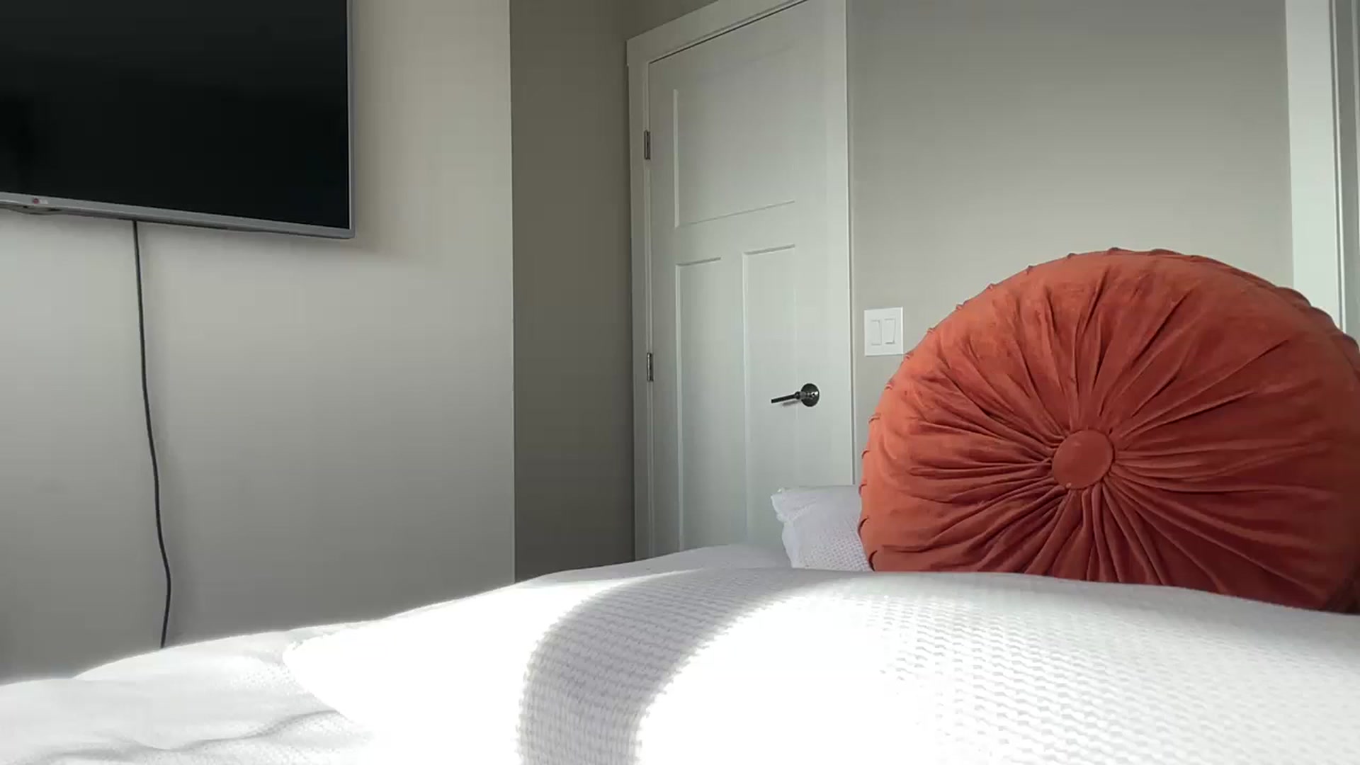 Gallery image thumbnail from Lucylux1's myfreecams stream on, 02/20/2025, 19:24 image 16 of 20