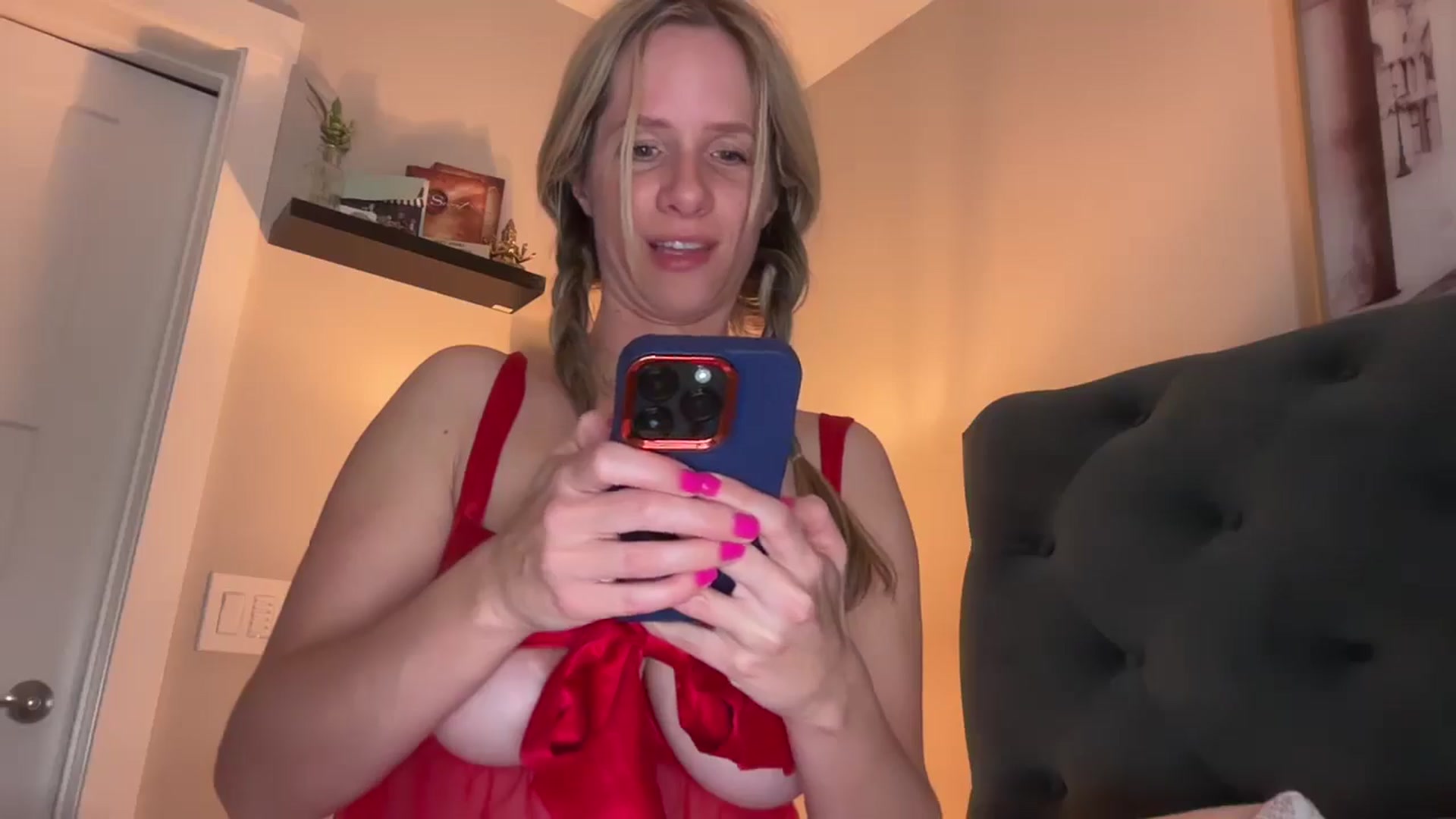 Gallery image thumbnail from Lucylux1's myfreecams stream on, 02/24/2025, 03:53 image 7 of 20