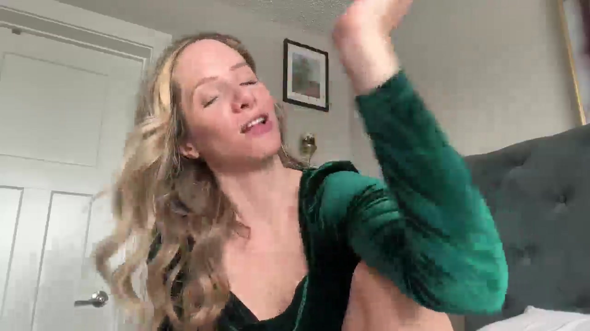 Gallery image thumbnail from Lucylux1's myfreecams stream on, 03/03/2025, 18:51 image 6 of 20