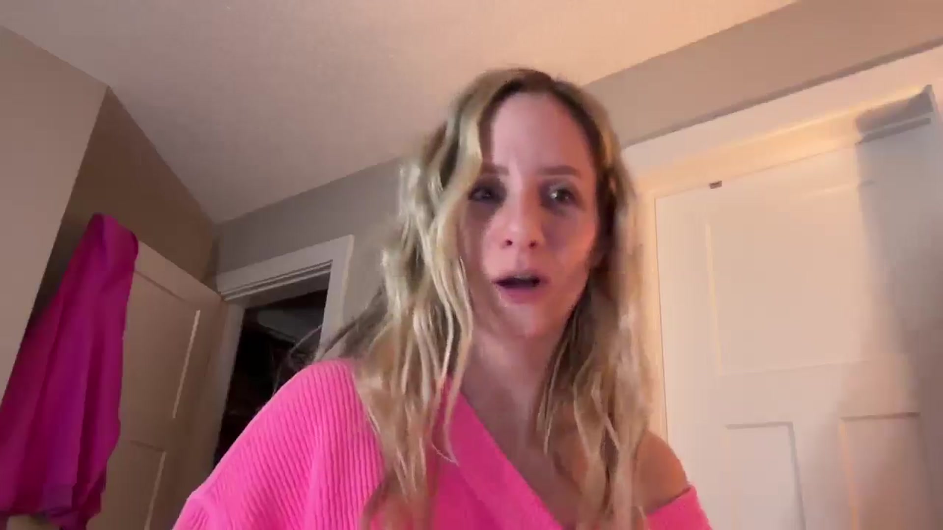 Gallery image thumbnail from Lucylux1's myfreecams stream on, 03/14/2025, 01:35 image 16 of 20