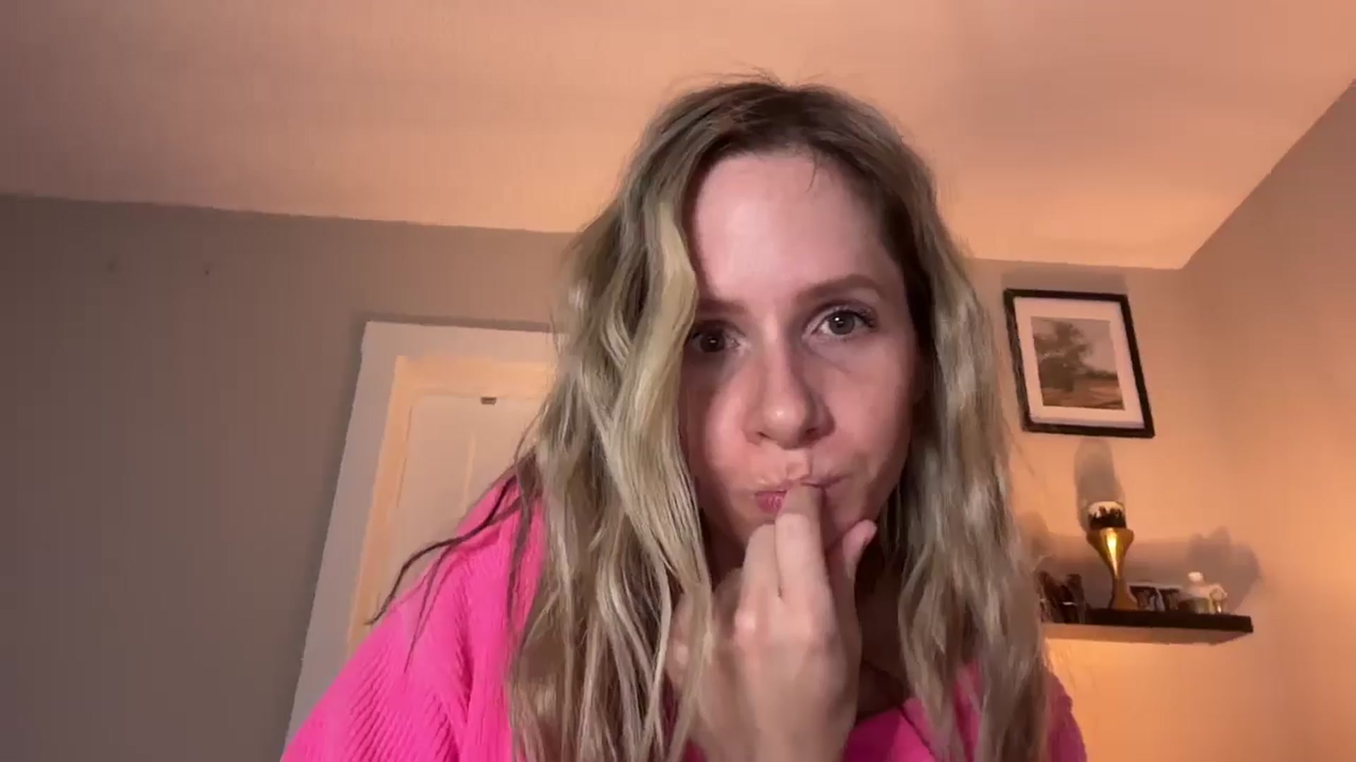 Gallery image thumbnail from Lucylux1's myfreecams stream on, 03/14/2025, 01:35 image 18 of 20