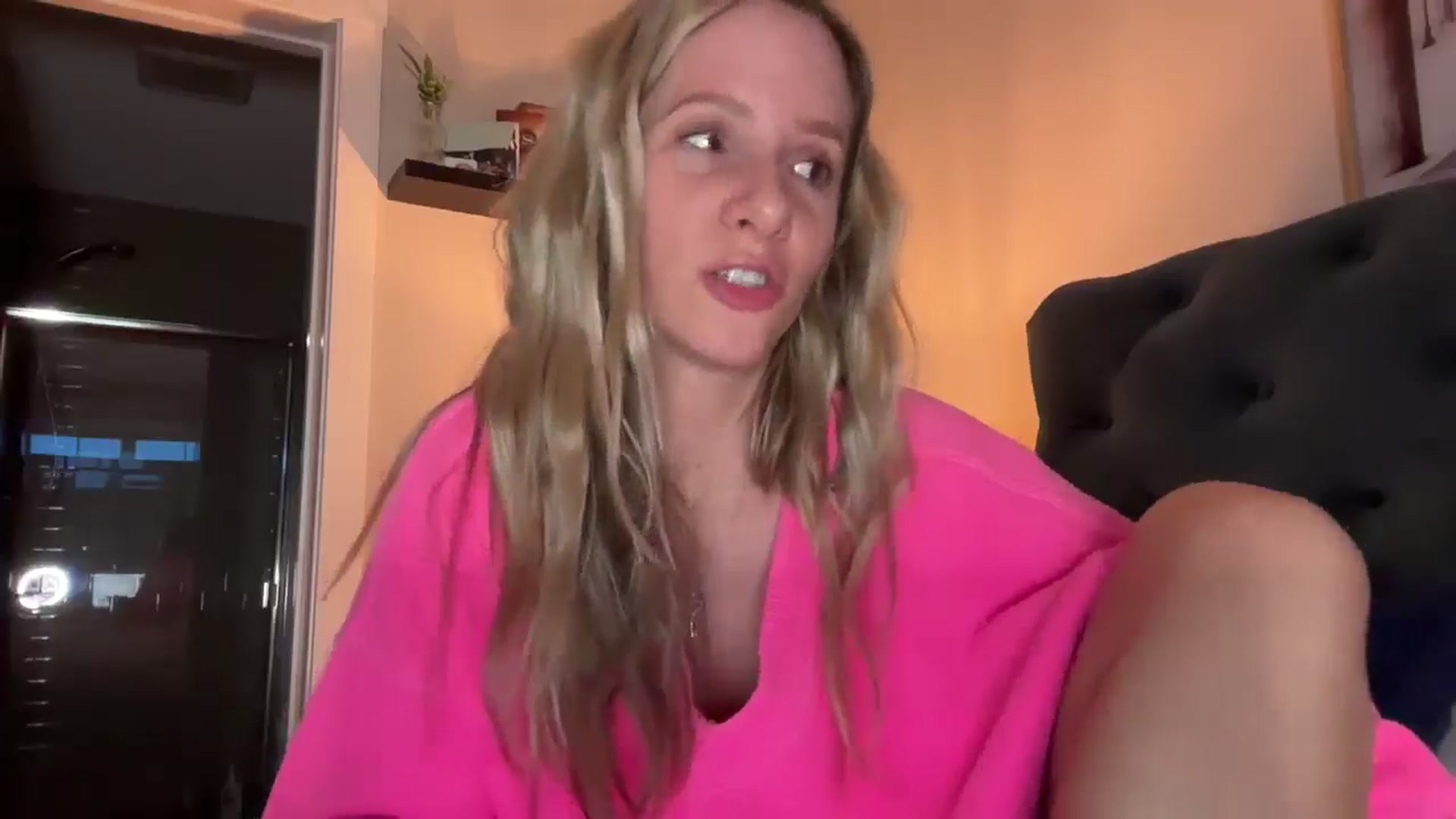 Gallery image thumbnail from Lucylux1's myfreecams stream on, 03/14/2025, 01:35 image 11 of 20
