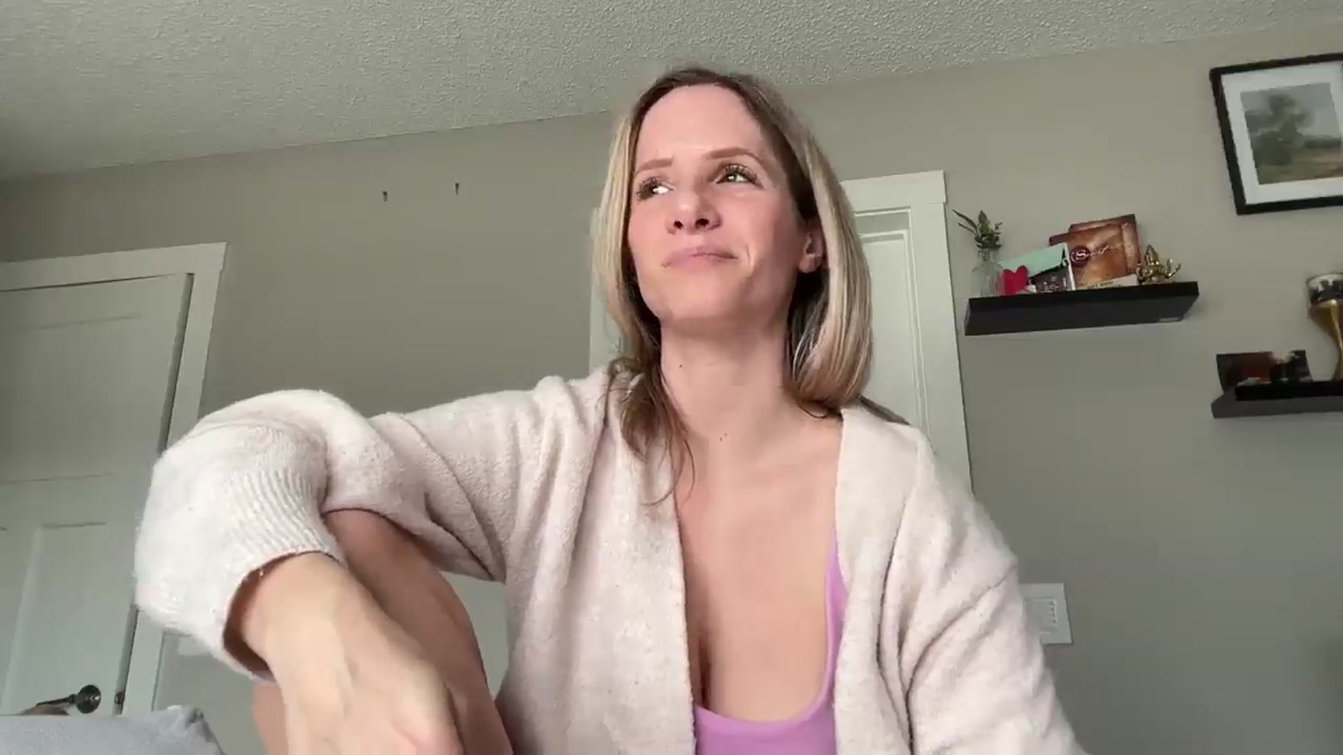 Gallery image thumbnail from Lucylux1's myfreecams stream on, 03/20/2025, 18:21 image 9 of 20