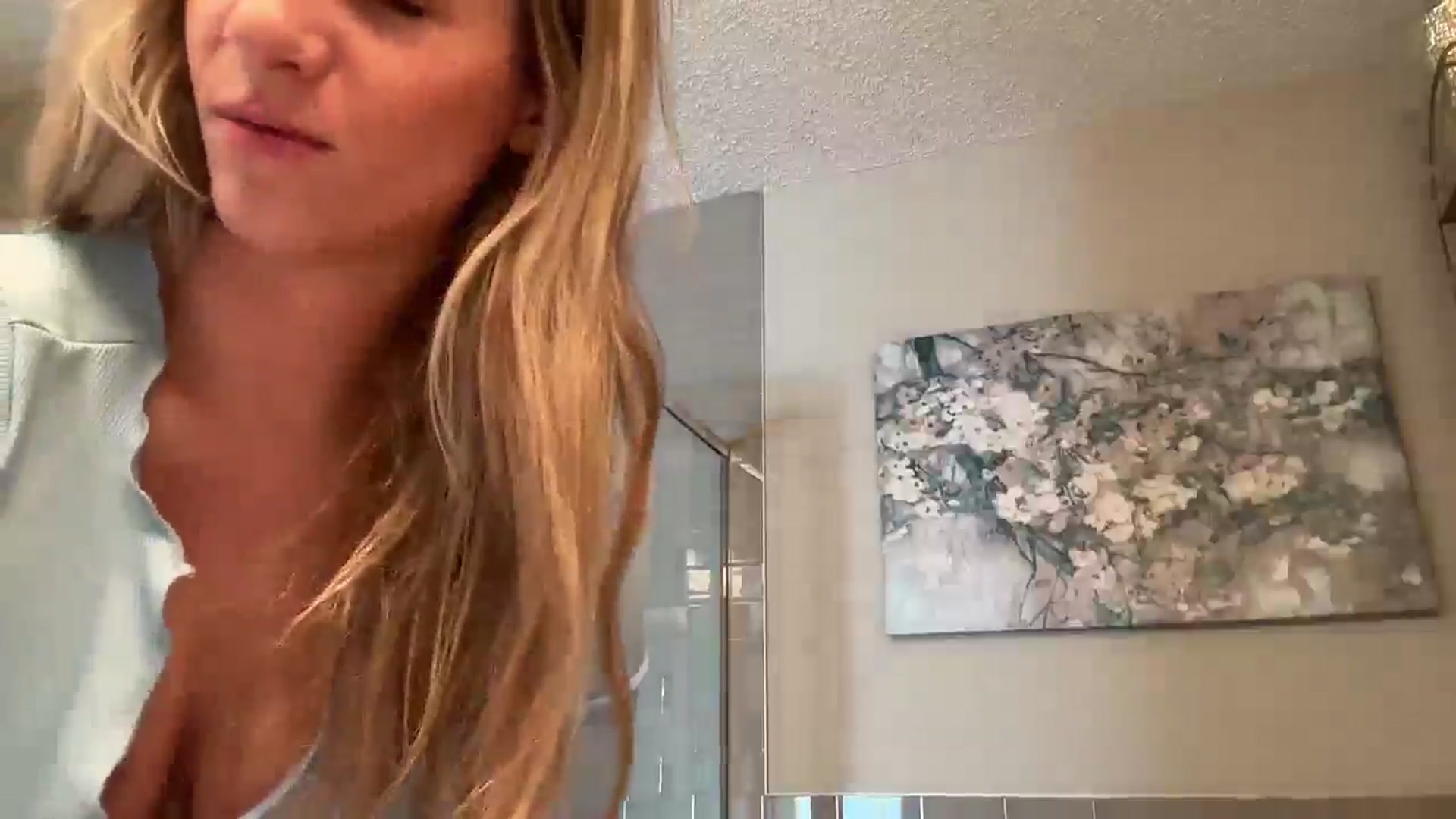 Gallery image thumbnail from Lucylux1's myfreecams stream on, 03/24/2025, 19:02 image 18 of 20