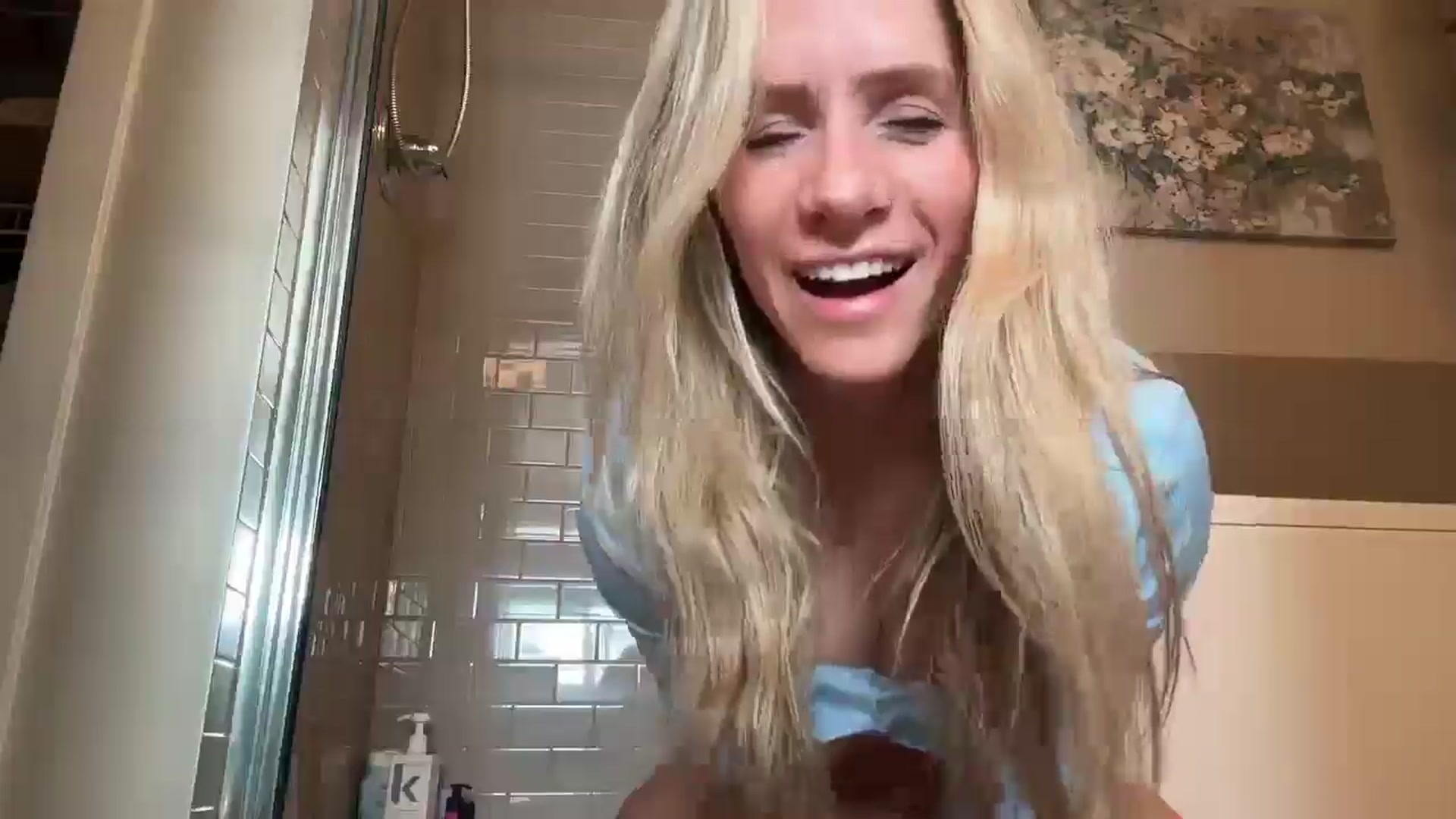 Gallery image thumbnail from Lucylux1's myfreecams stream on, 03/24/2025, 19:34 image 10 of 20