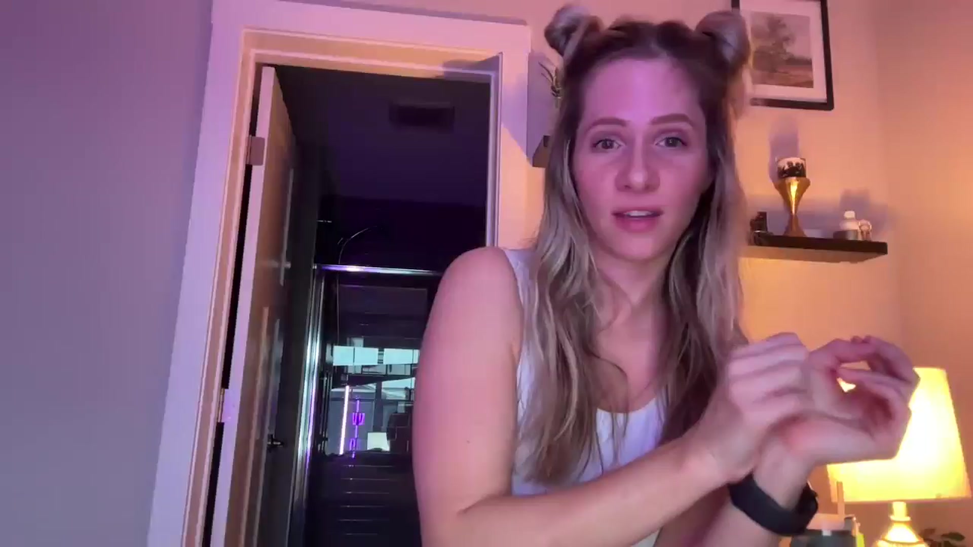 Gallery image thumbnail from Lucylux1's myfreecams stream on, 03/28/2025, 01:01 image 12 of 20